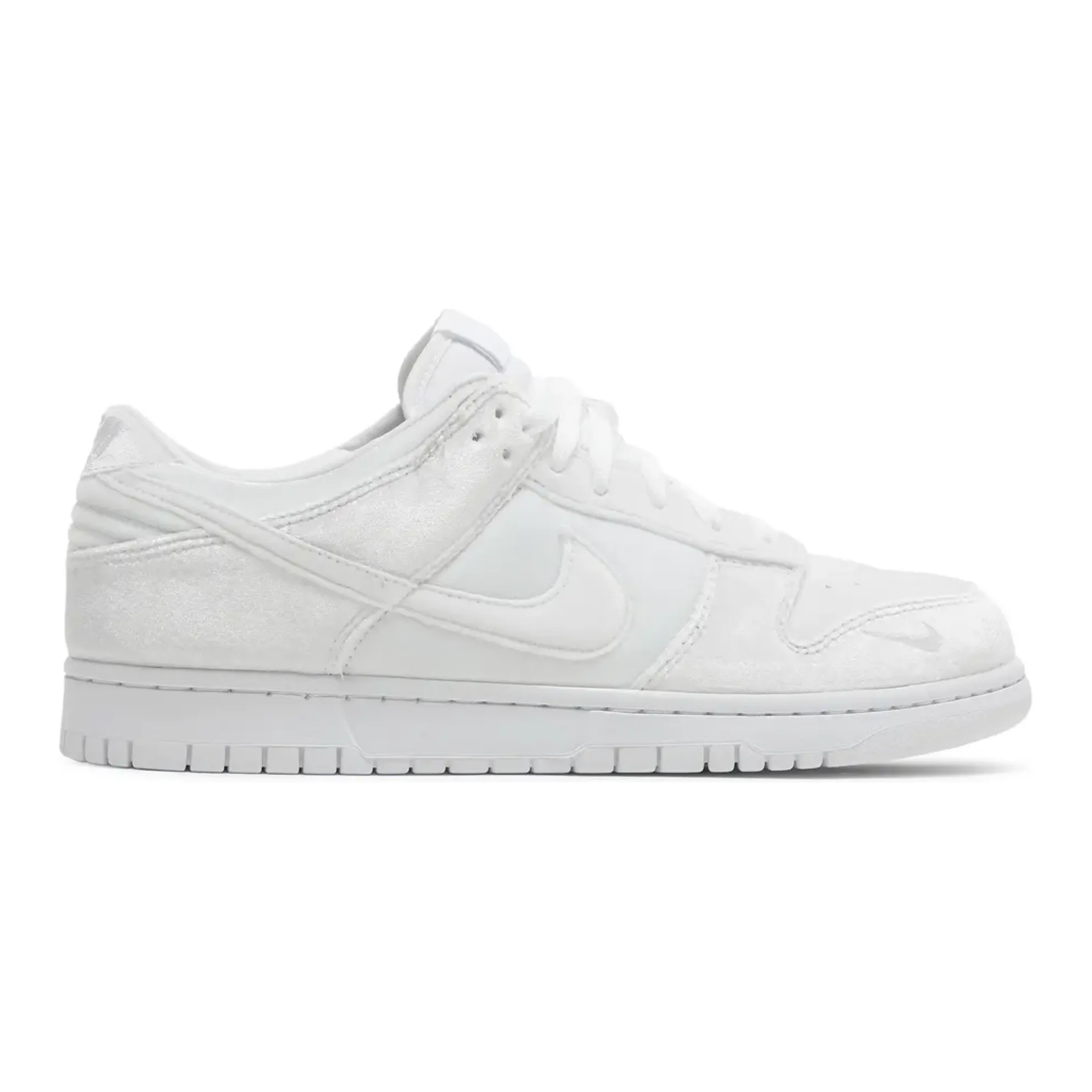 Lace   Up Iconic silhouette Nike Dunk Low Dover Street Market Triple White Velvet