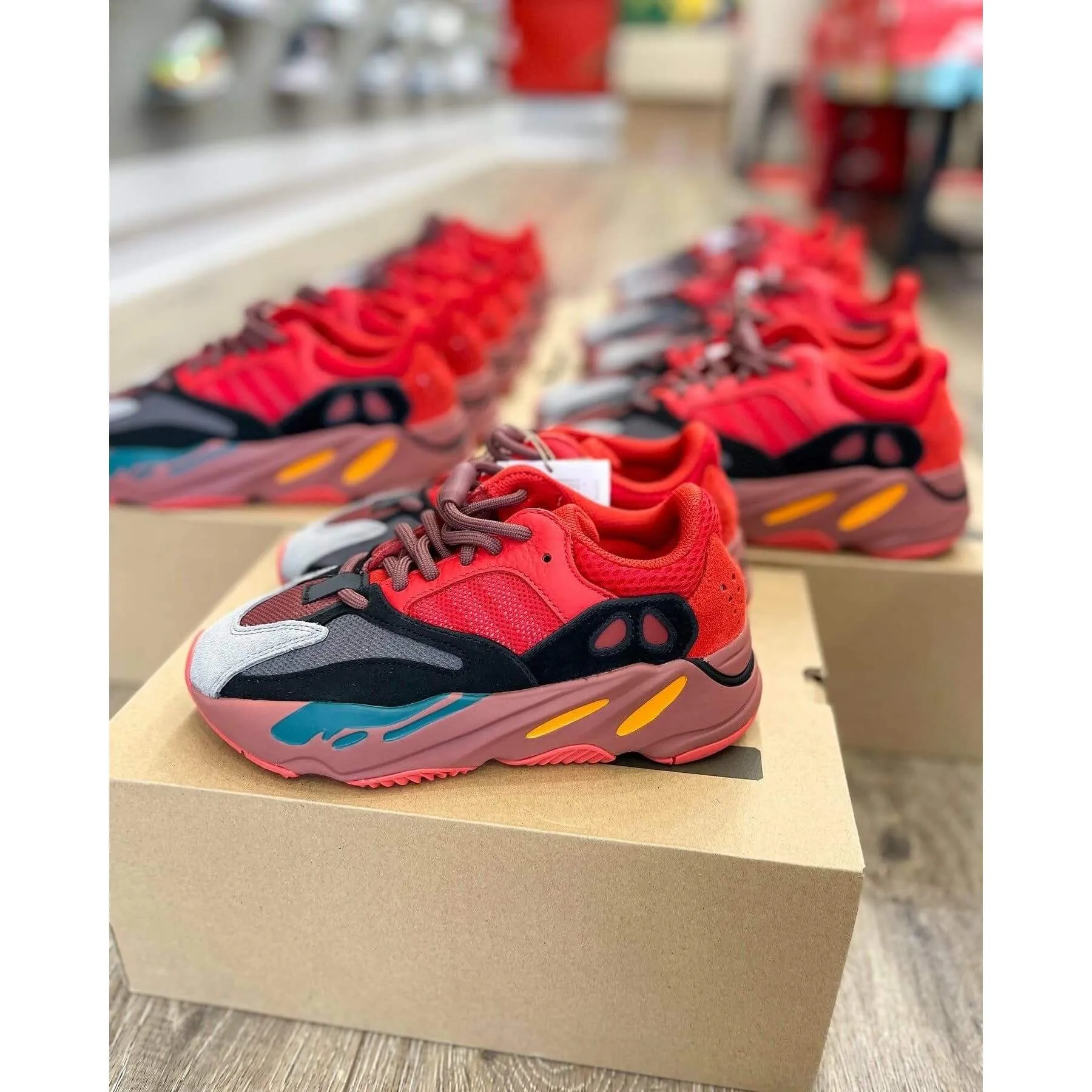 Seamless Edge Quick Slip adidas Yeezy Boost 700 Hi-Res Red