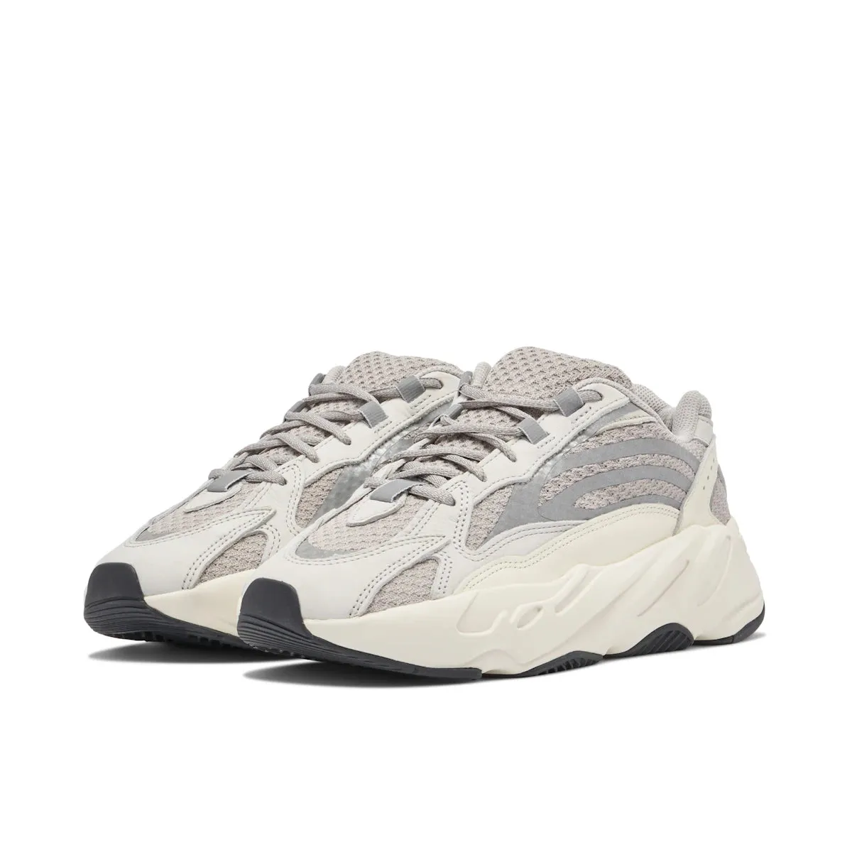 Long Step Adidas Yeezy Boost 700 V2 Static