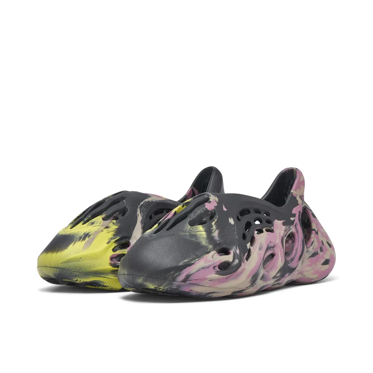 Minimalist Style adidas Yeezy Foam RNR MX Carbon