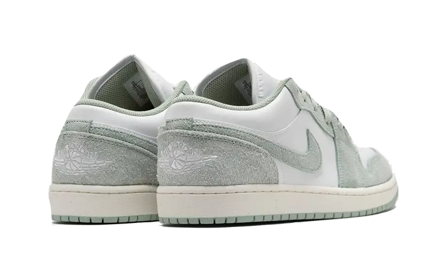 Breathable soles Compression Molded Outsole Air Jordan 1 Low SE White Seafoam