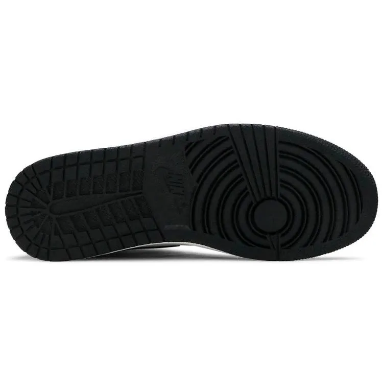 Air Jordan 1 Retro High Silver Toe (W) Fluidride running in the countryside