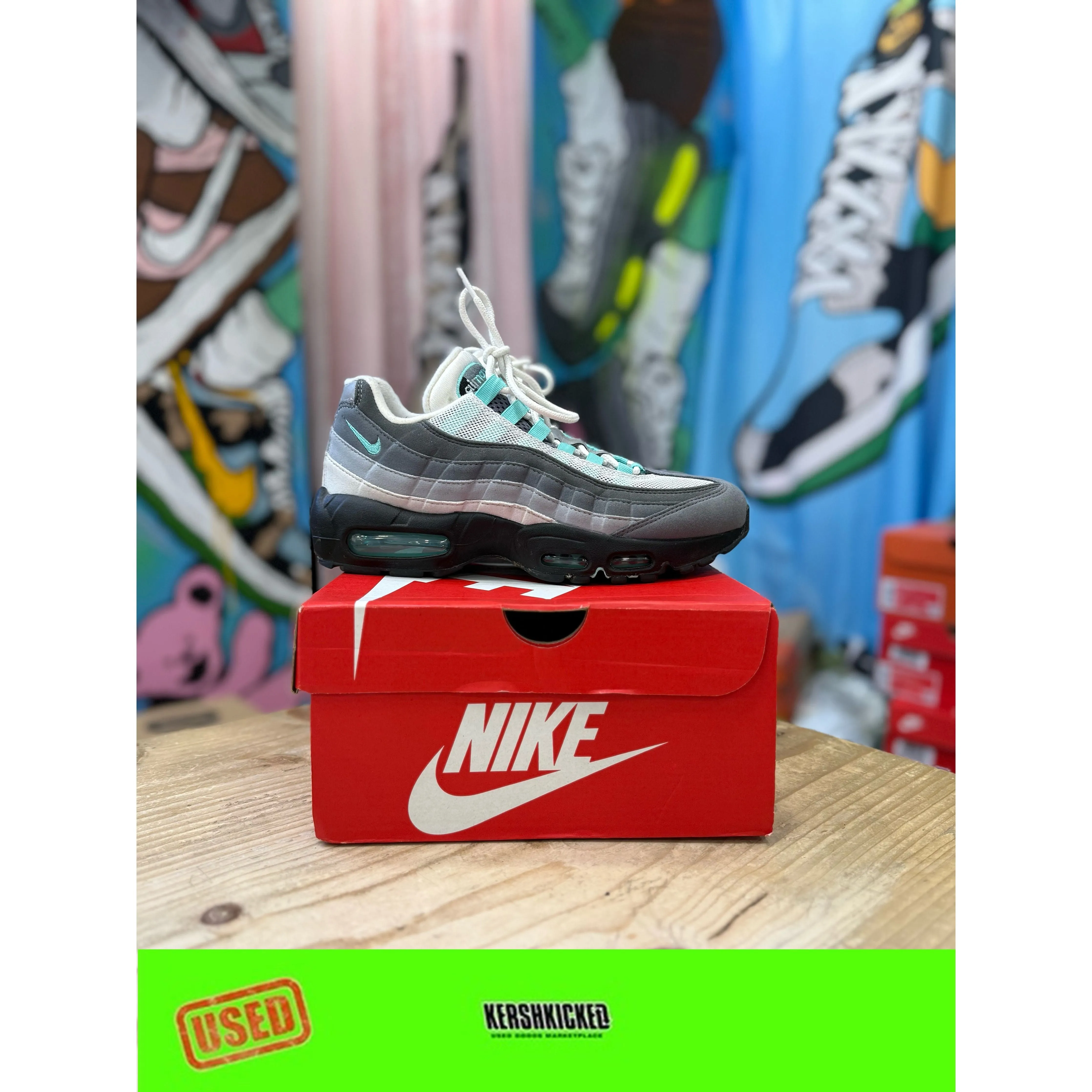 Air Max 95 Hyper Turquiose UK6 Dual Density Foam Layers Flexible Grip Zone