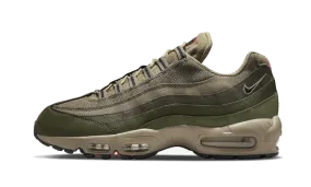 Air Max 95 Rough Green Star Look