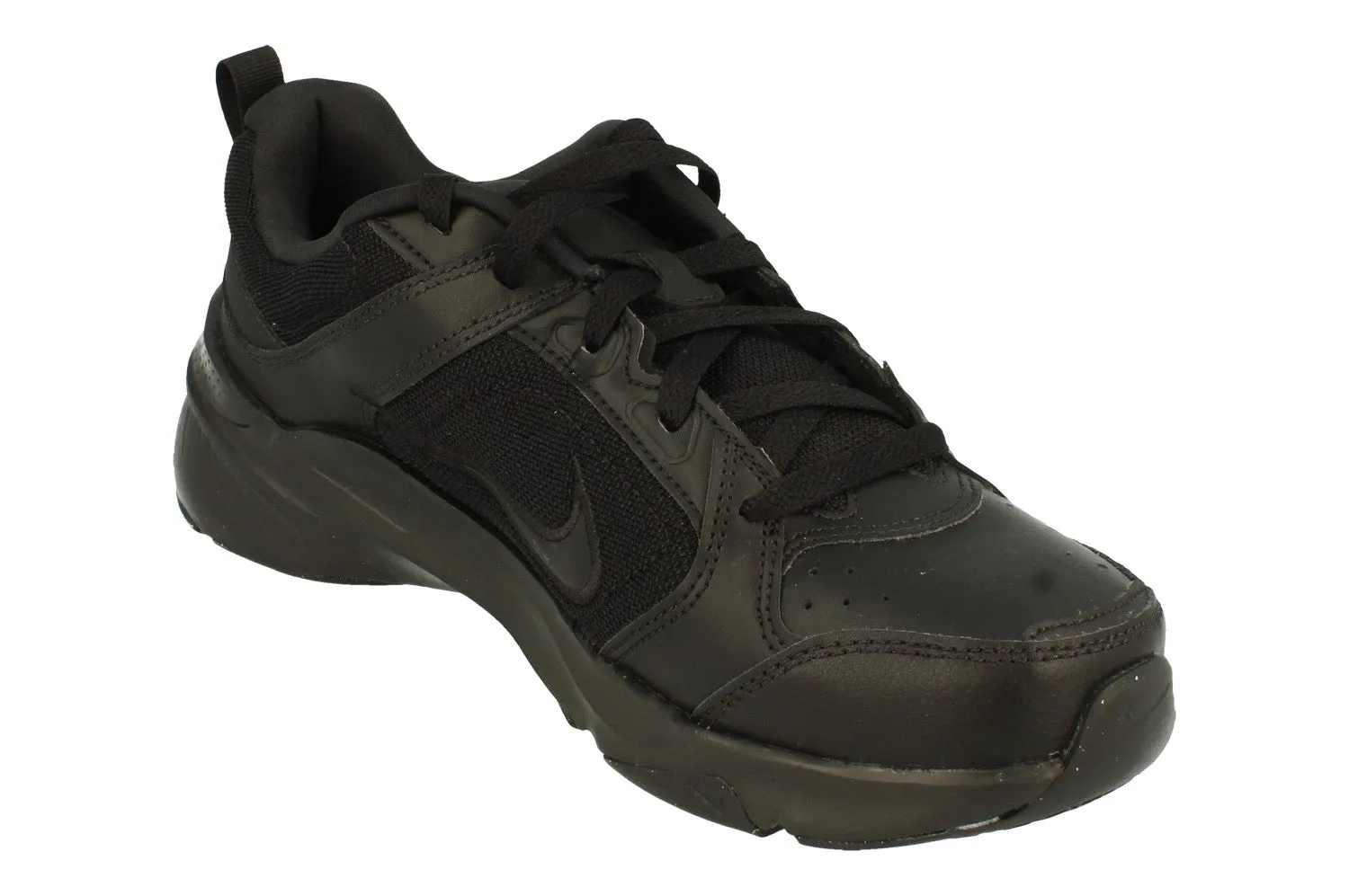 running tops sports shorts Nike Defyallday Mens Trainers DJ1196 001