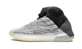 Smooth Surface Fashionable Sole Yeezy QNTM (Lifestyle Model)