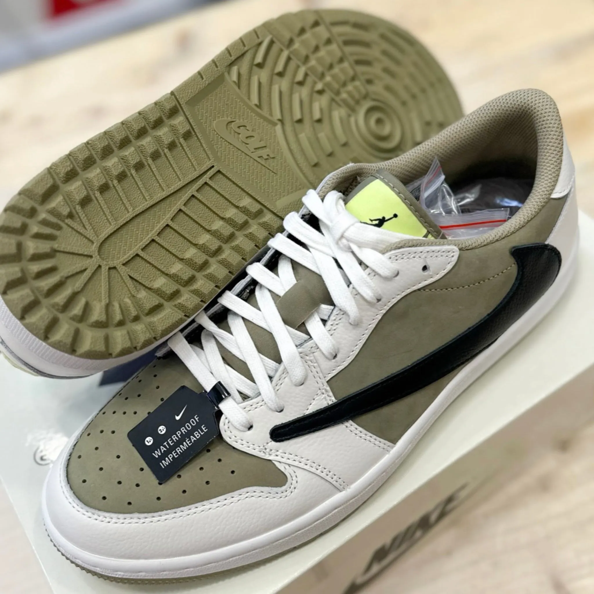 Travis Scott Air Jordan 1 Low Golf Olive Black ensure safety Low Top Design