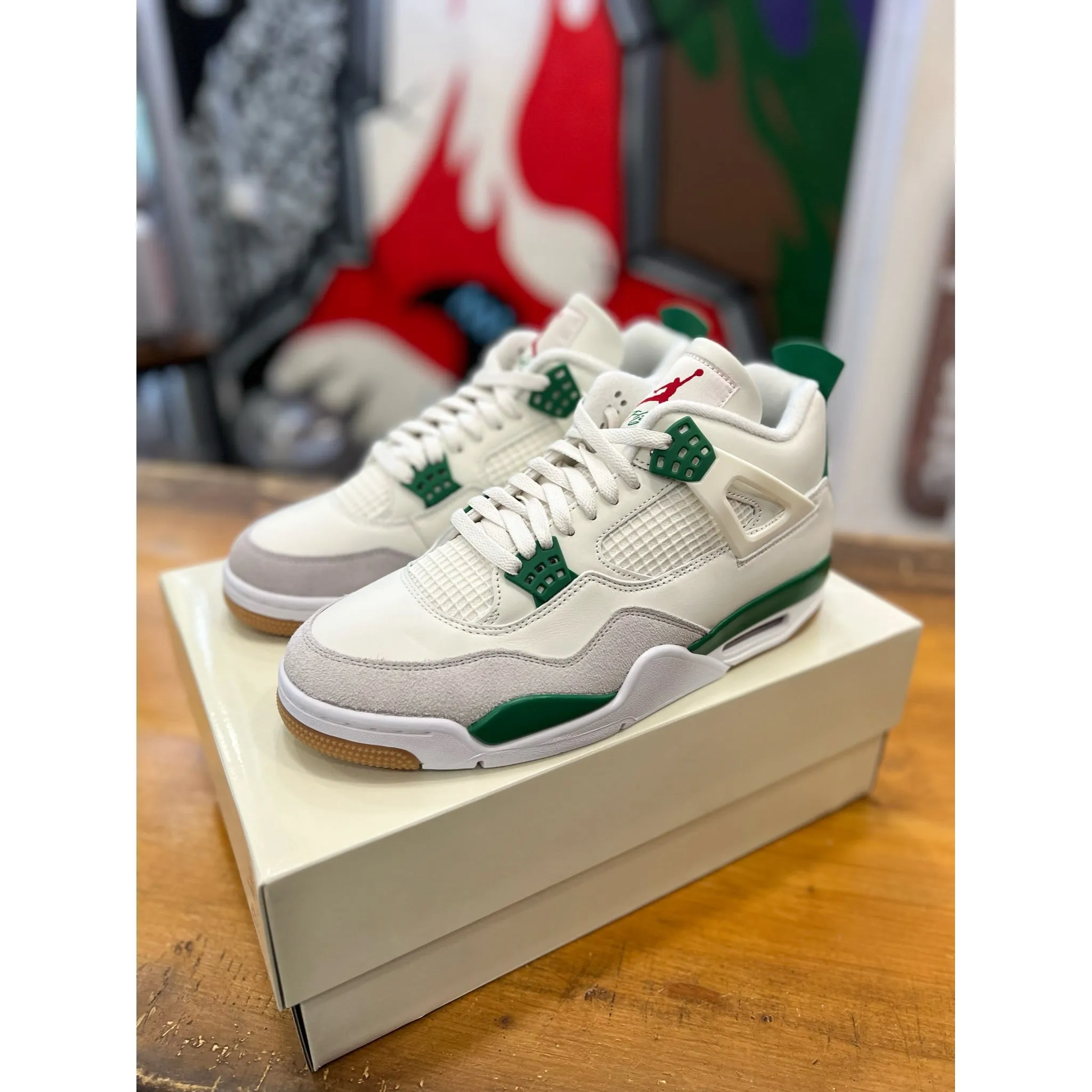 Jordan 4 Retro SB Pine Green Toe Area Training Day