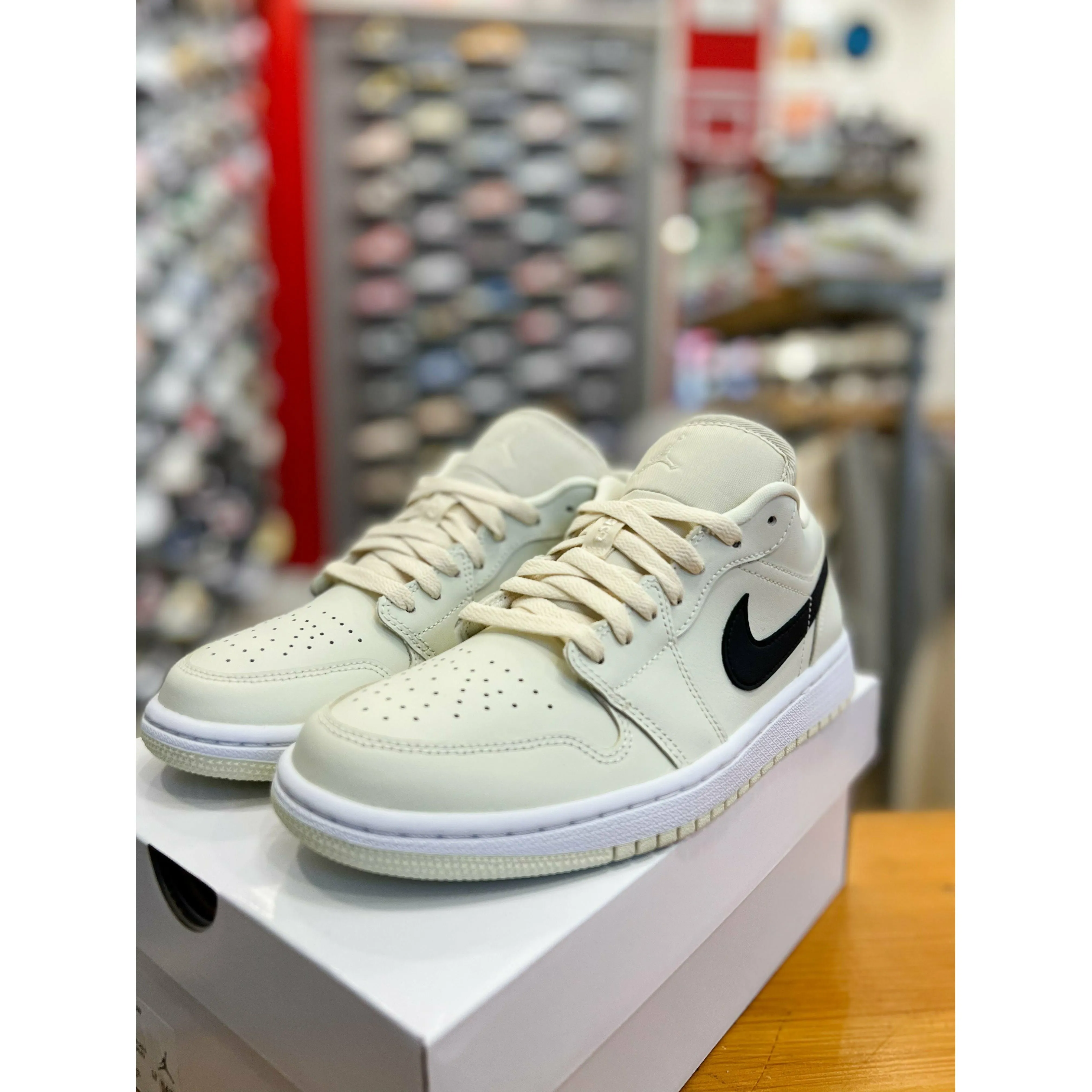 Jordan 1 Low Coconut Milk (W) Comfort Elasticity