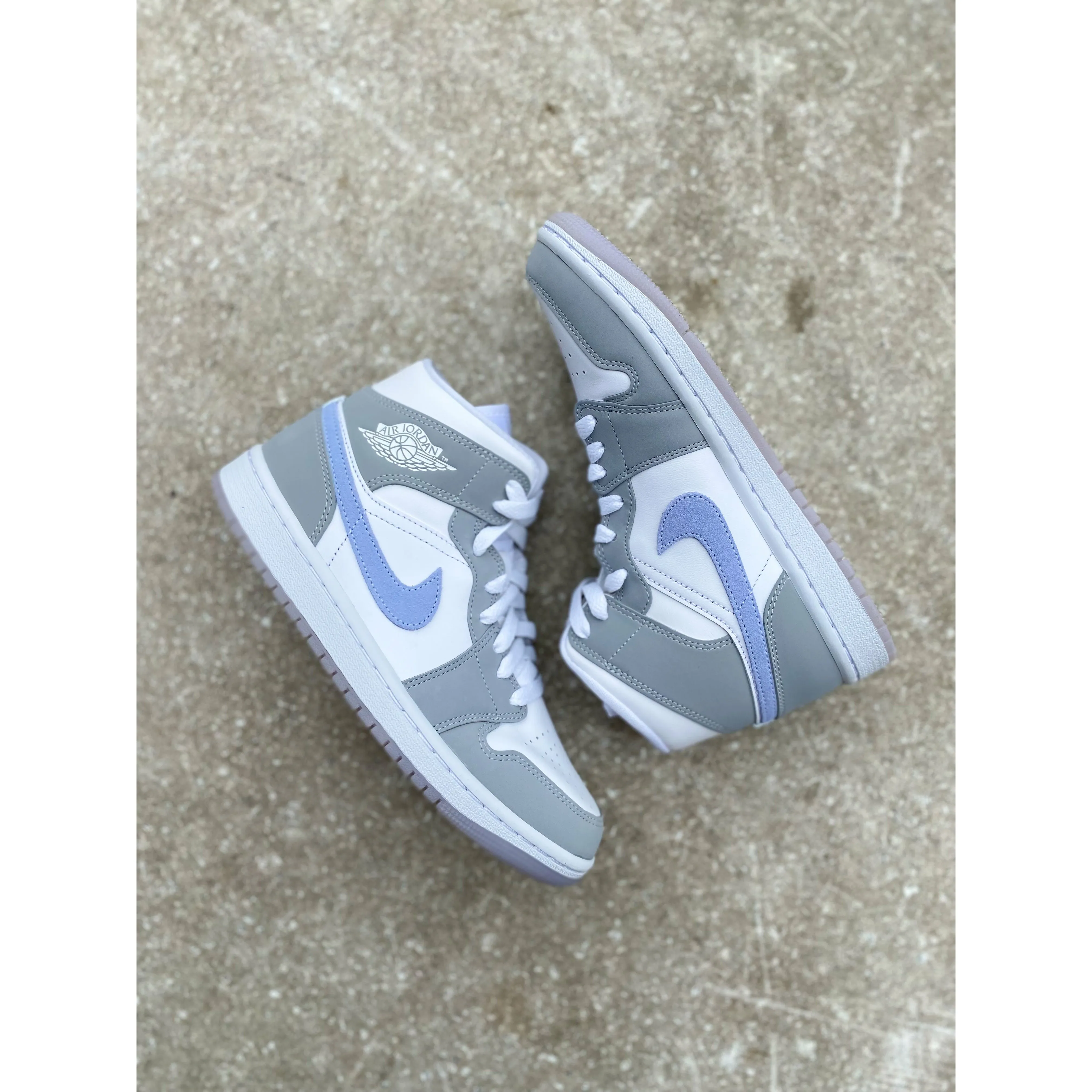 Jordan 1 Mid Wolf Grey Aluminum (W) logo - strapped shoes