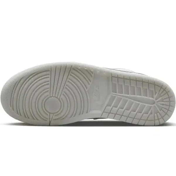 Multi Directional Tread Nike Air Jordan 1 Low 'Emerald'