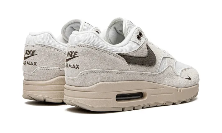 Nike Air Max 1 Sail Ironstone Traction Lug Configuration Collared Ankle Padding