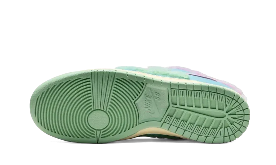 Breathable layers SB Dunk Low Verdy Visty