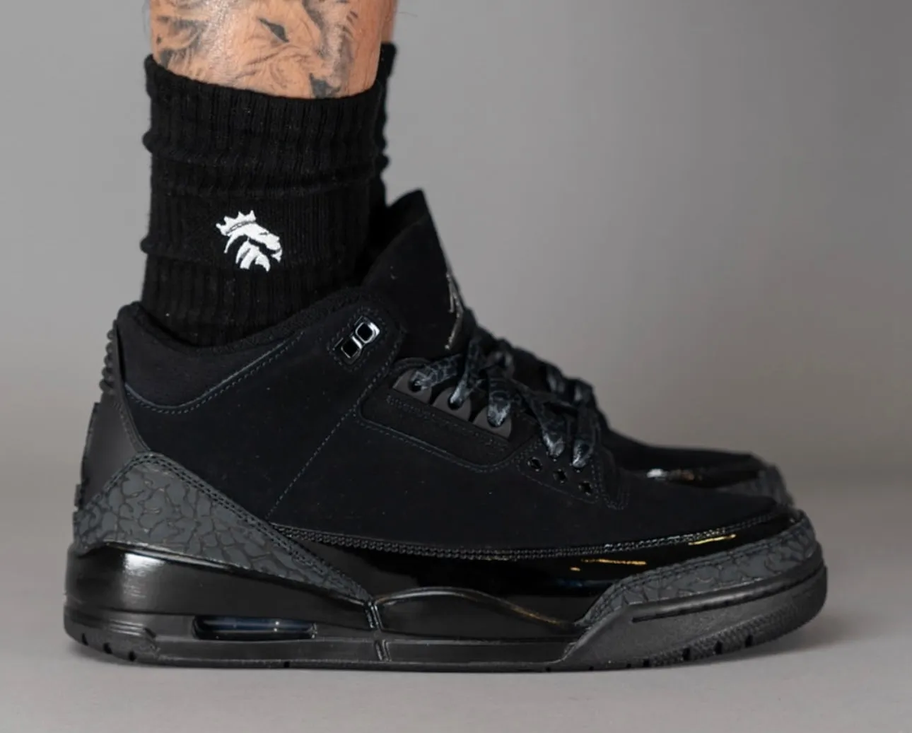 Air Jordan 3 ??Black Cat?? Returns January 2025 Outfit Flex Adaptive Cushion Stack