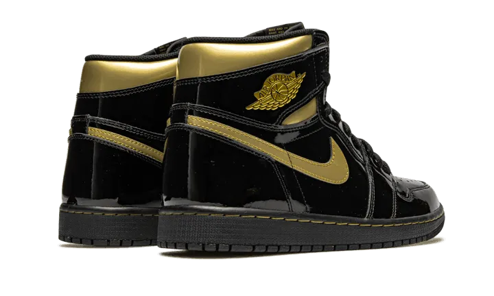 Air Jordan 1 High Black Metallic Gold cloudy day running shoe circumstance
