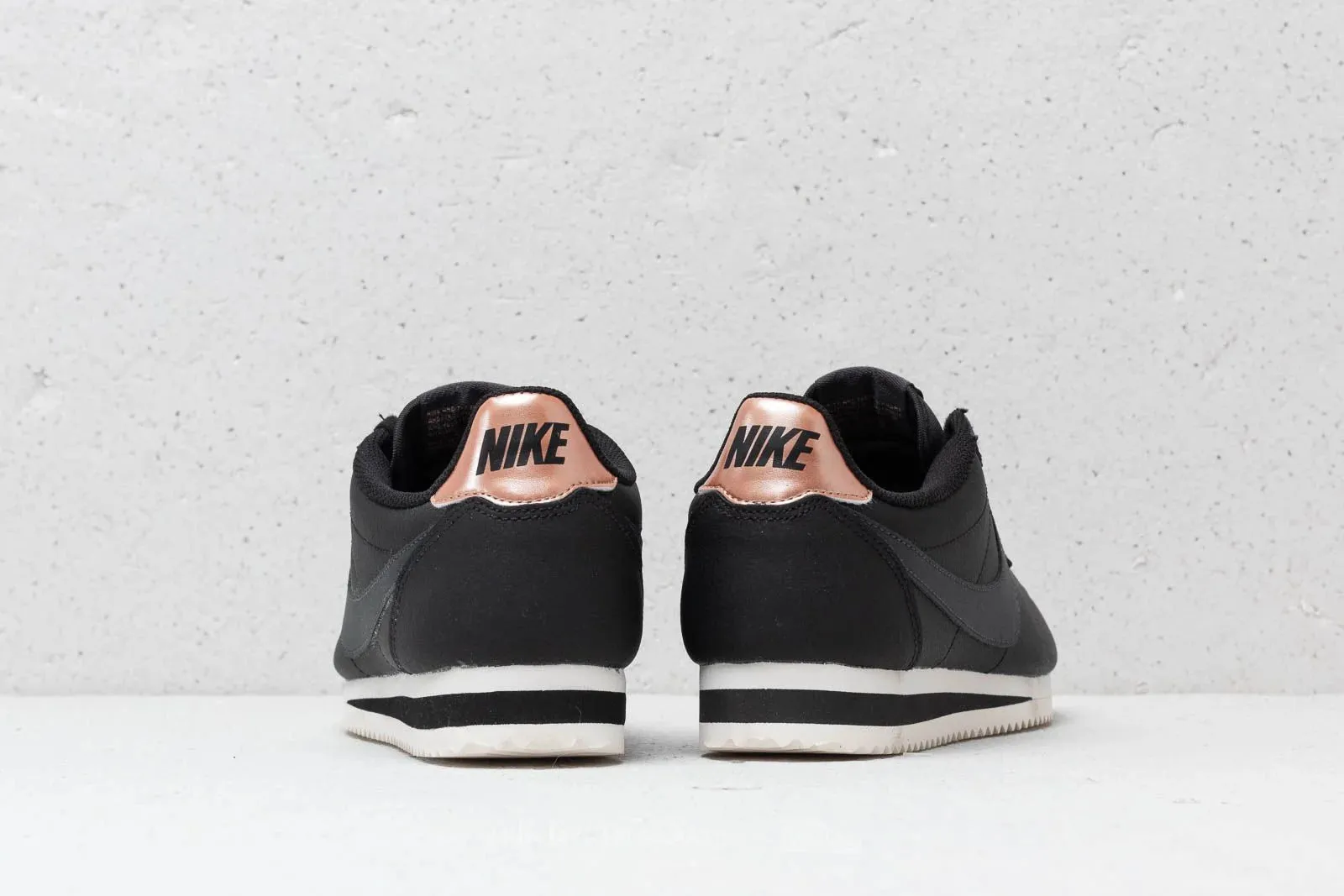 TPU Midsole Nike CLASSIC CORTEZ LEATHER WMNS
