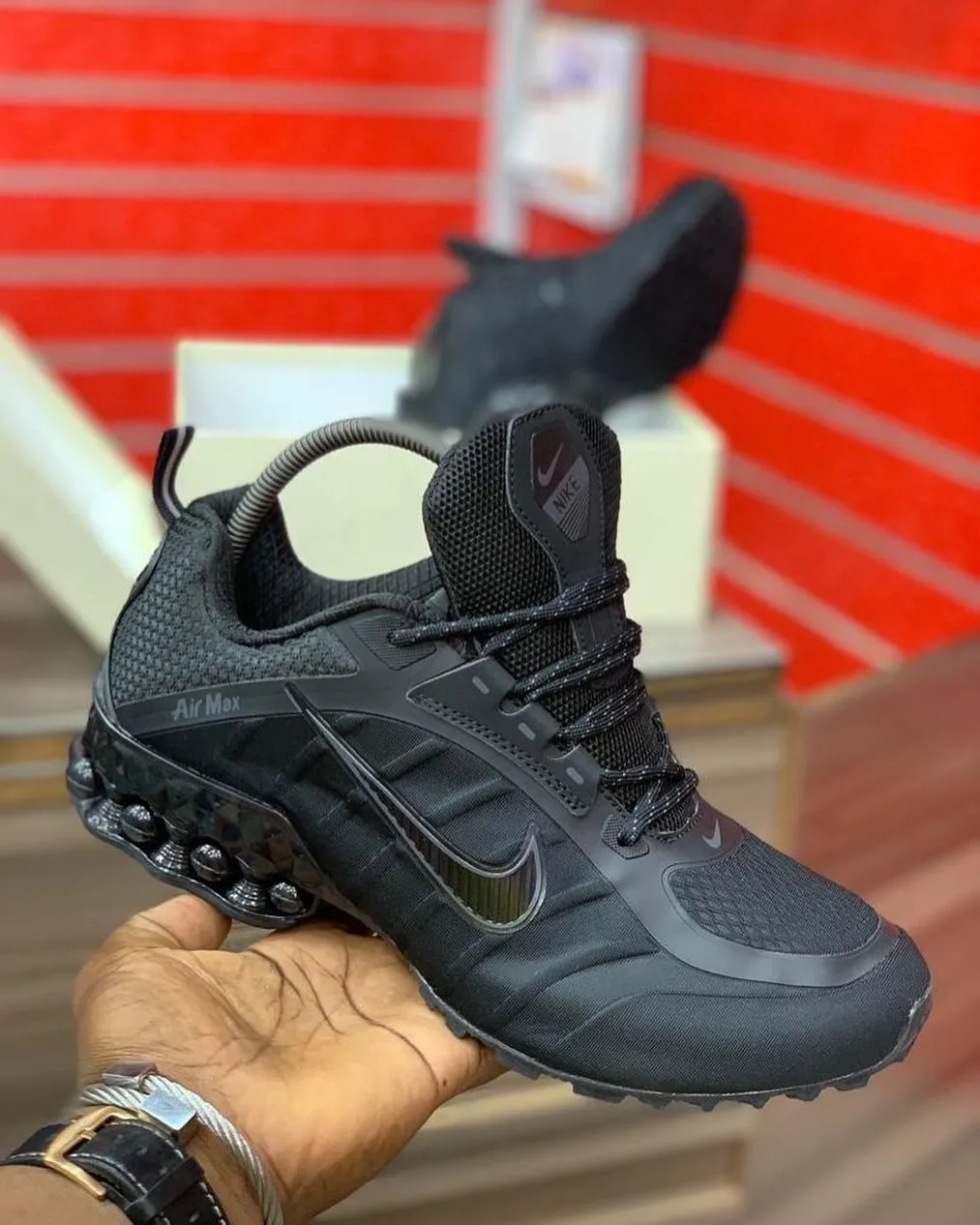 Nike MIRROR ULTRA MAX Black Sneakers Comfort Focused