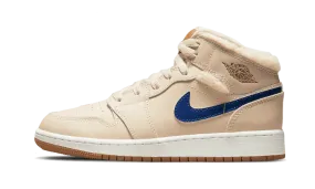 Air Jordan 1 Mid Fleece Pearl White Urban Wear RoadRunning