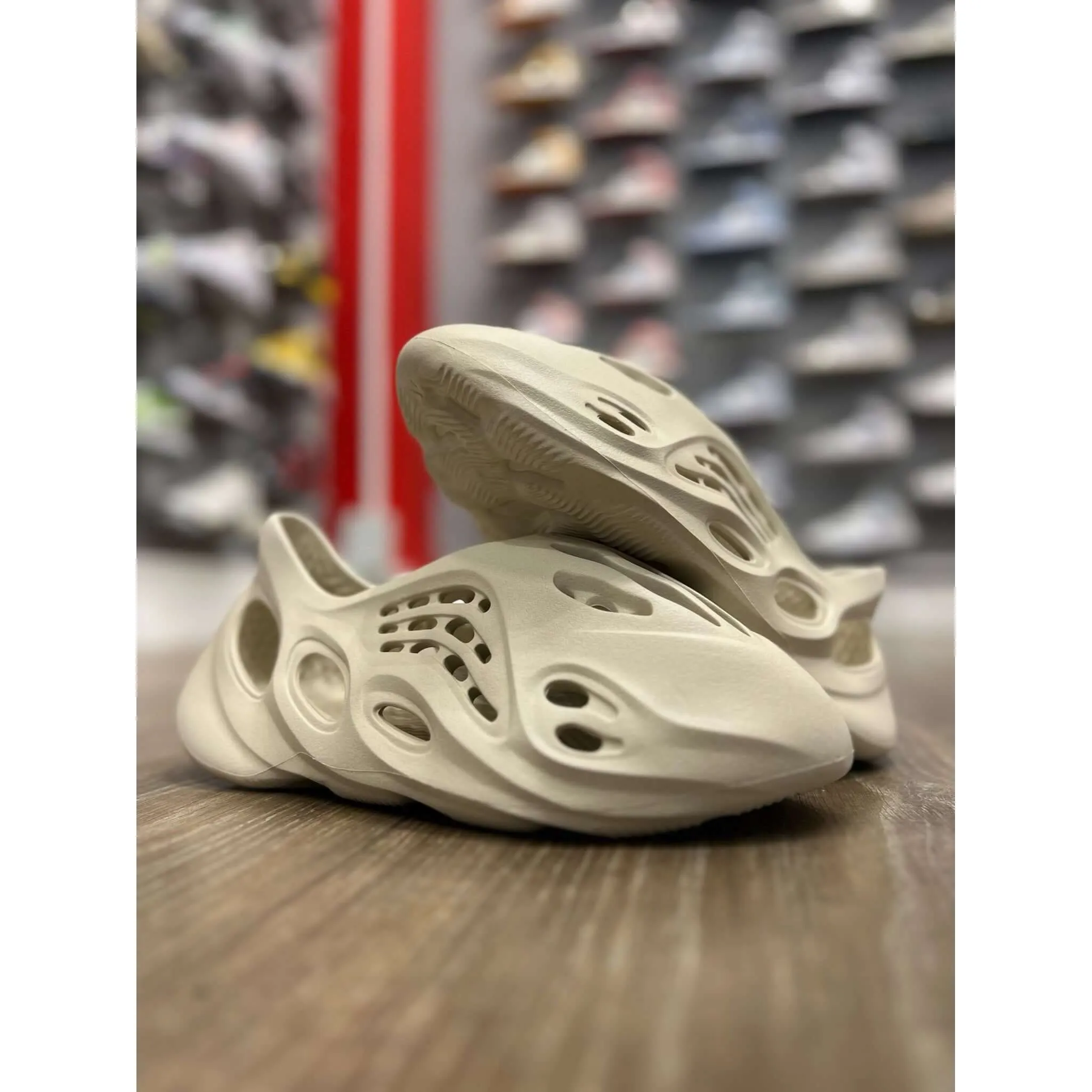 Flex Comfort adidas Yeezy Foam RNR Sand