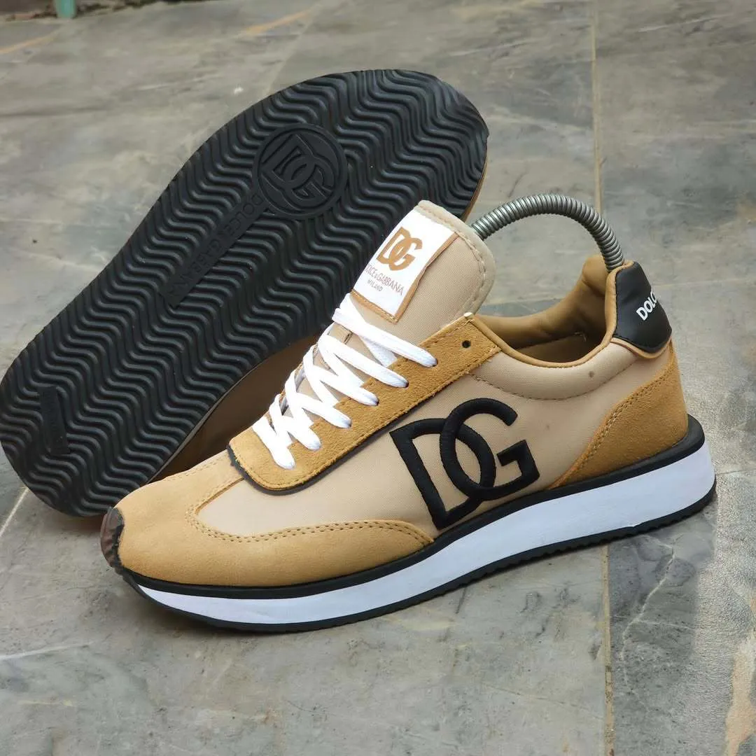 Dolce & Gabbana Leather Beige/Black Comfortable Footwear Technology