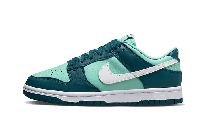 Dunk Low Geode Teal Sleek Style
