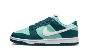 Dunk Low Geode Teal Sleek Style