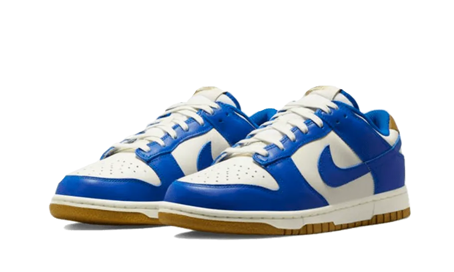 Dunk Low Kansas City Royals Retro-inspired performance