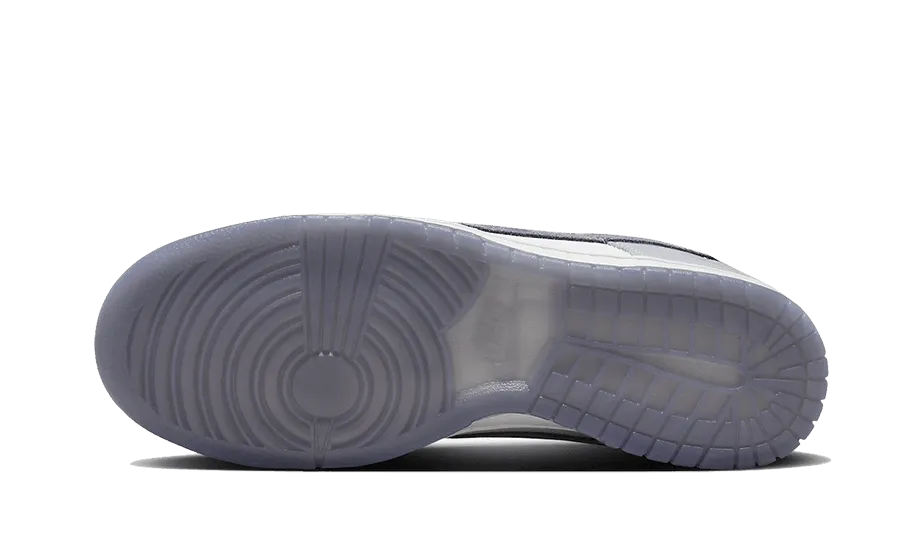 High Top Classy flair Dunk Low SE Light Carbon