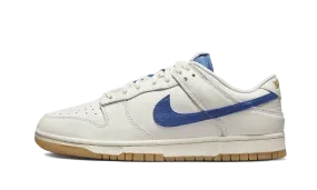 Comfortable Standing Knit Dunk Low SE Sail Dark Marina Blue