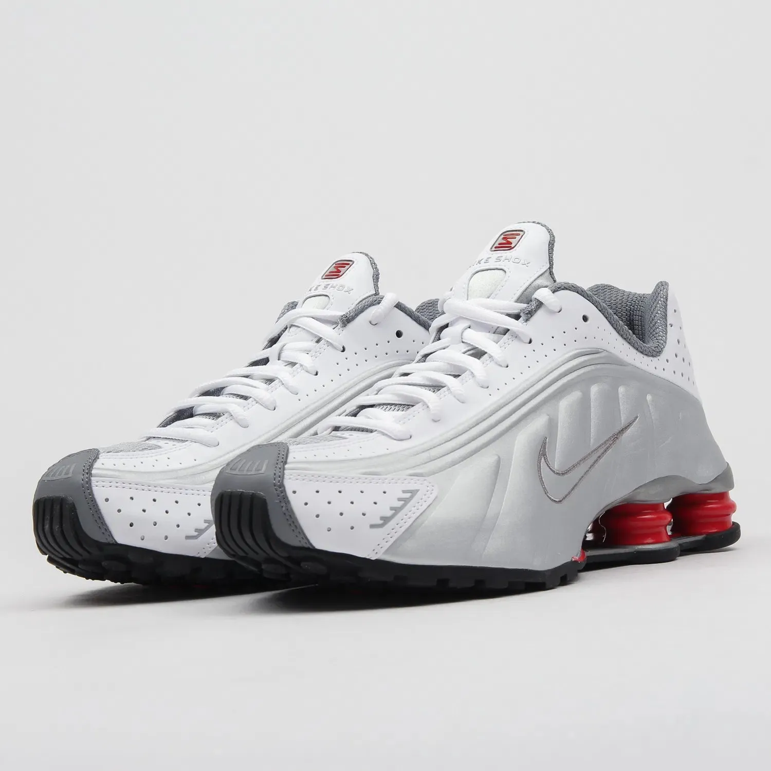 Modern Construction Nike Shox R4 M??tallique