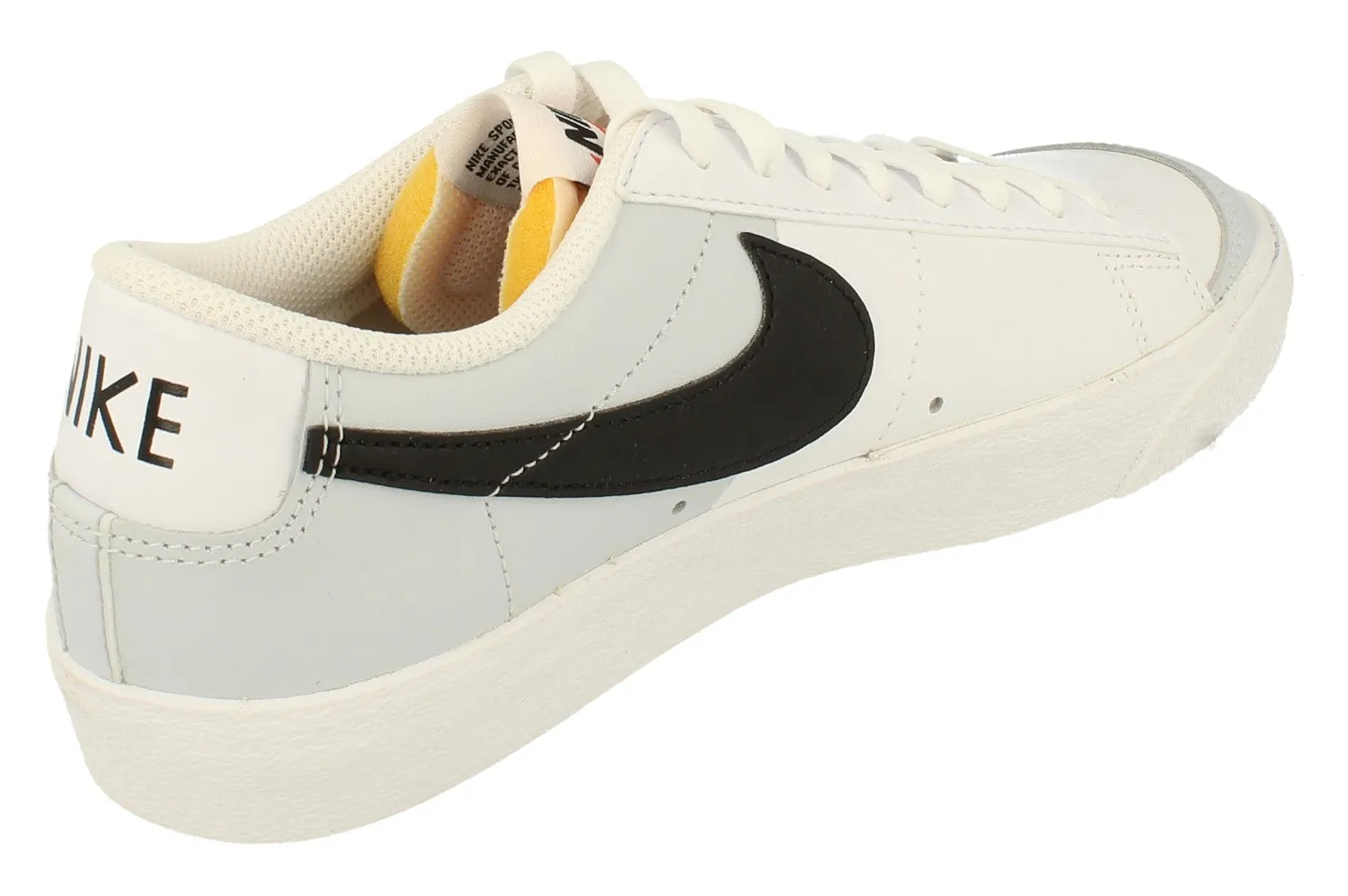 amateur runner MinimalistDesign Nike Blazer Low 77 VNTG Mens Trainers DZ3480 100