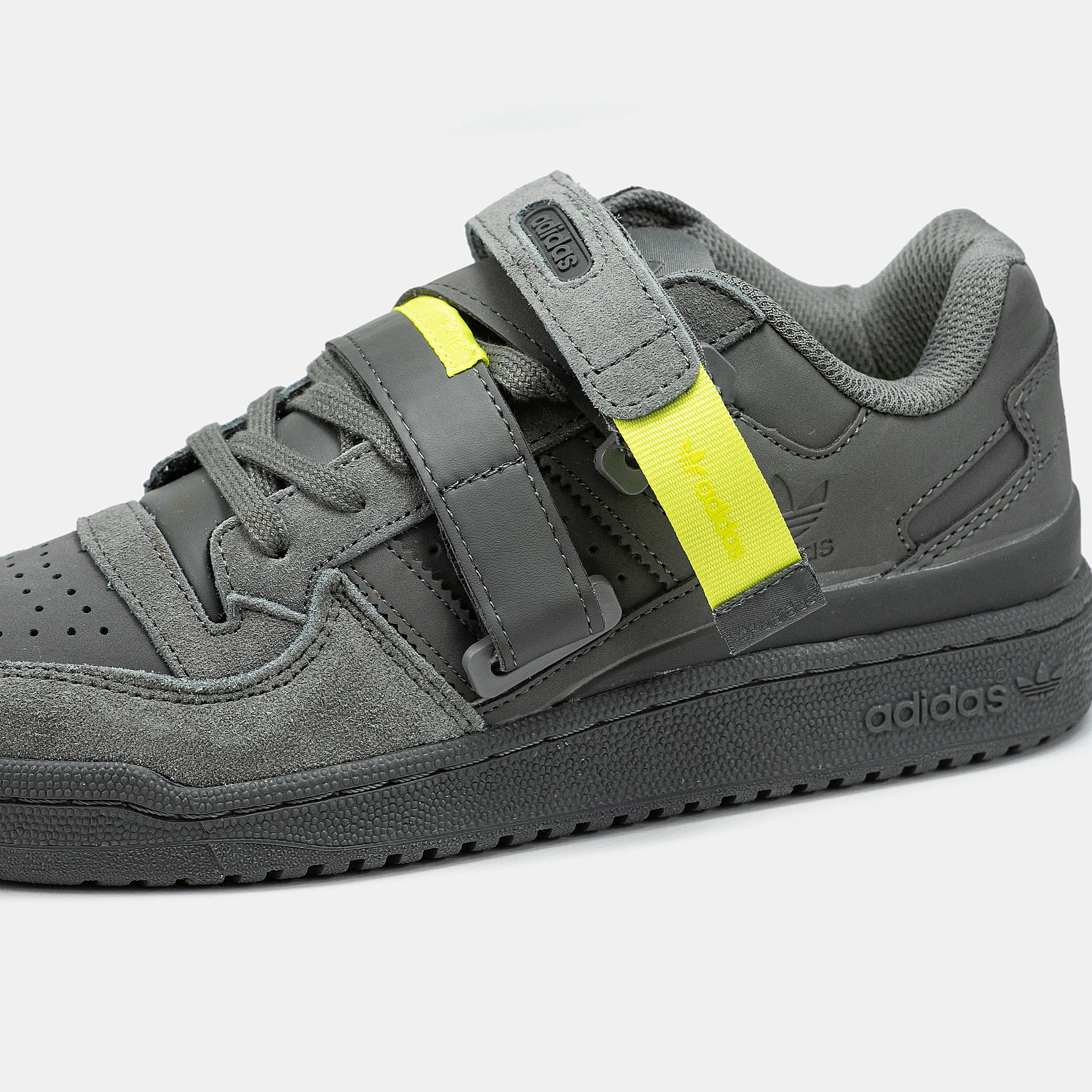 Adidas Forum Strap Cinder Low Street Motion