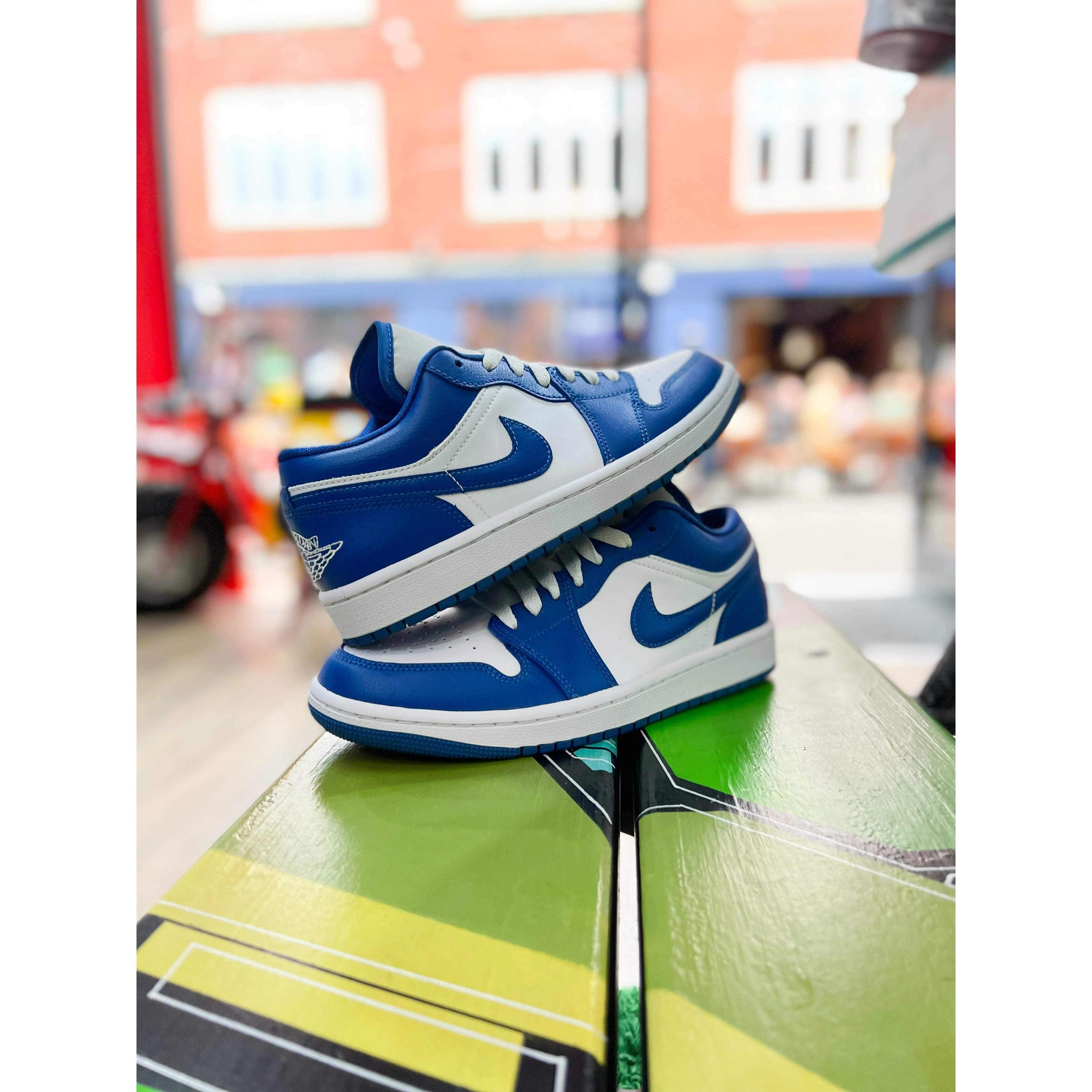 Jordan 1 Low Marina Blue (W) low - profile - feature shoes