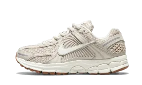 running in forests running in a ice field area shoes Zoom Vomero 5 Light Orewood Brown