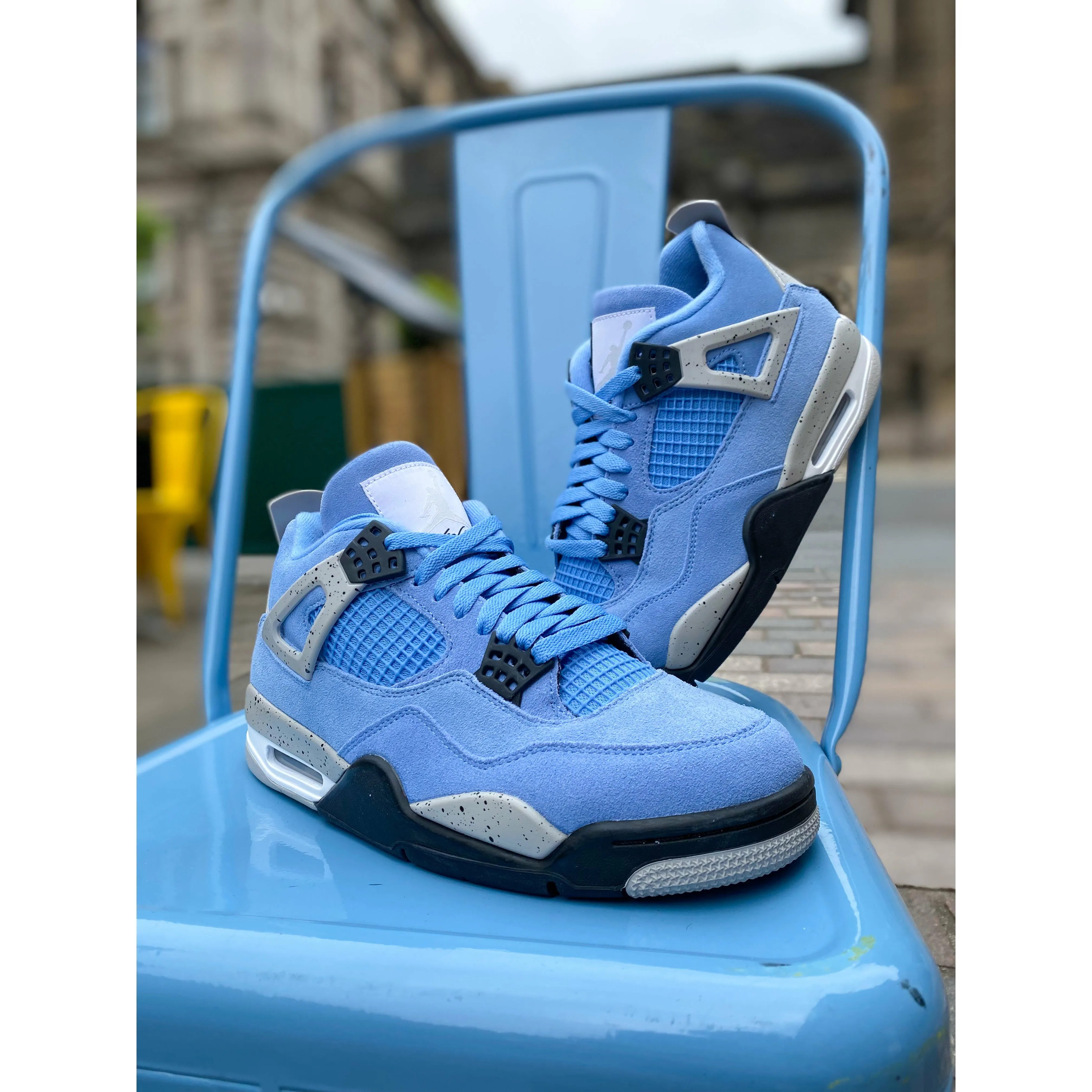 Jordan 4 Retro University Blue (GS) Cold weather defense