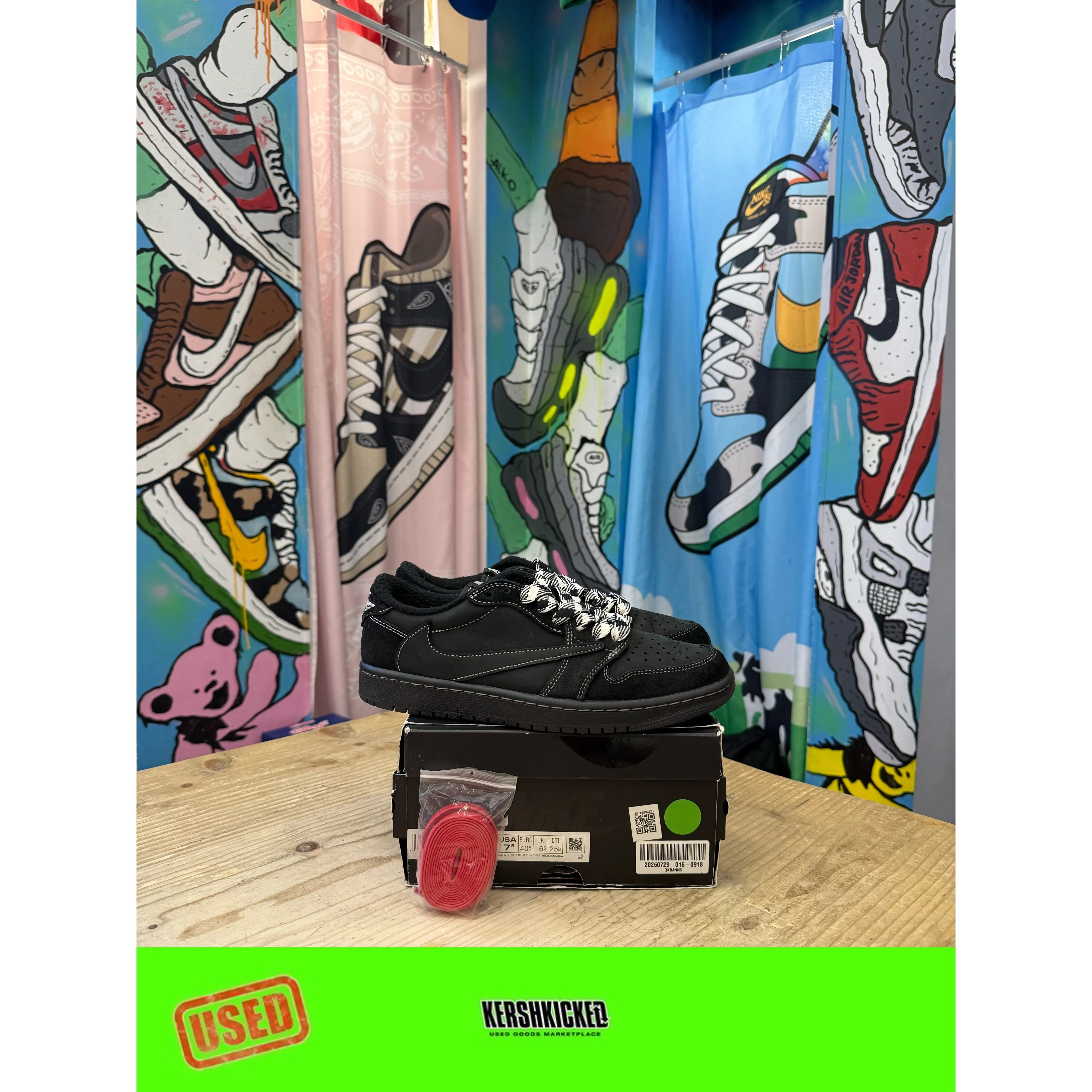 Visible features Jordan 1 Retro Low OG SP Travis Scott Black Phantom UK 6.5