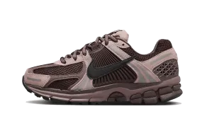 Zoom Vomero 5 Plum Eclipse multi - directional traction minimalist - design shoes