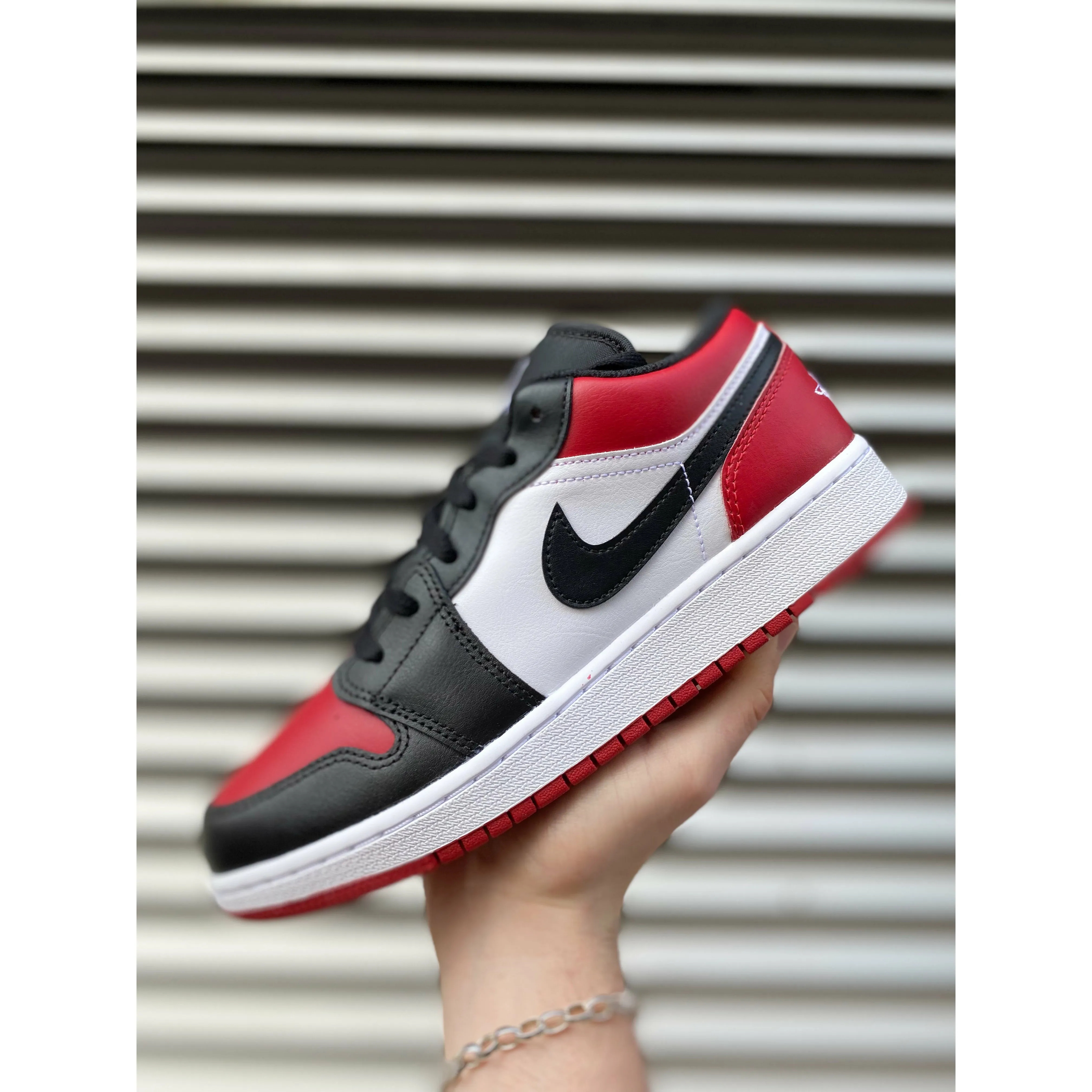 Jordan 1 Low Bred Toe (GS) cold - resistant shoes product - differentiation