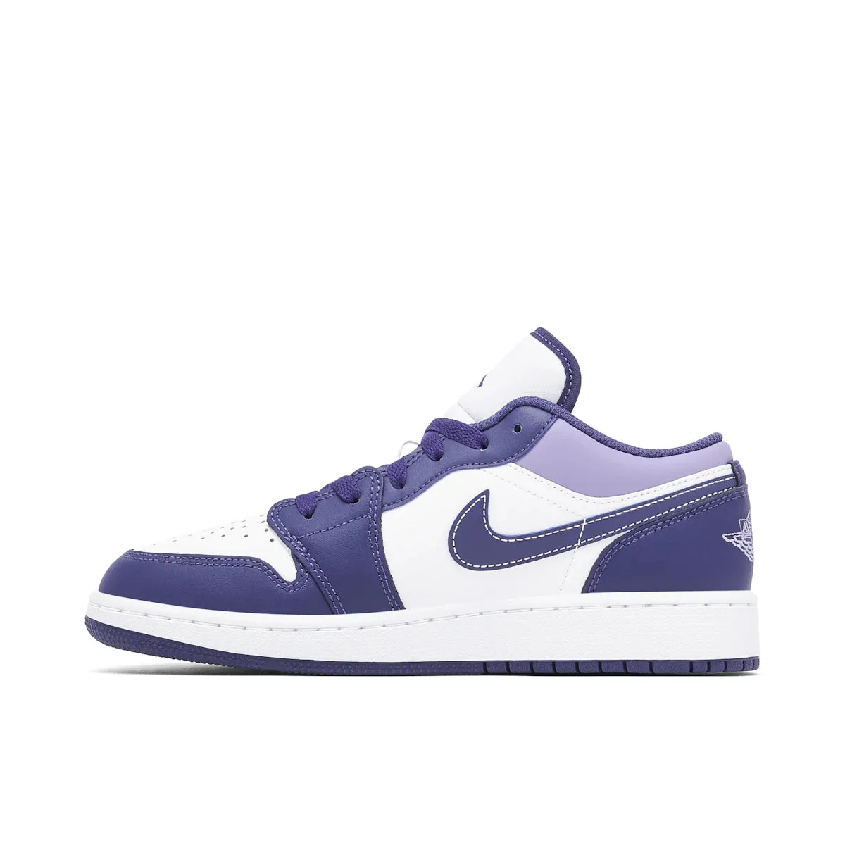 running in a glass bridge area shoes right - foot shoe Jordan 1 Low Sky J Purple (GS)