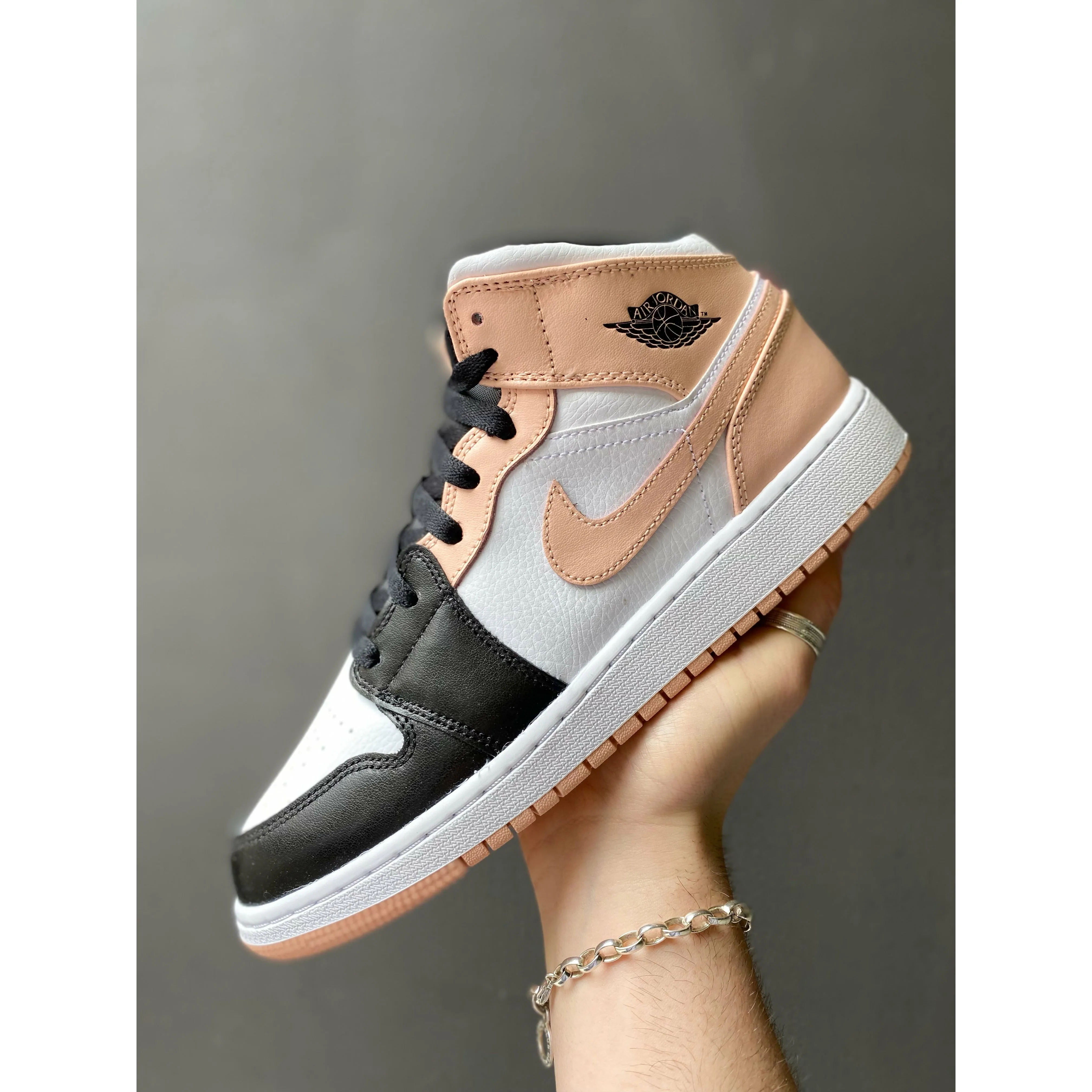 Jordan 1 Mid Crimson Tint Toe (GS) jogging shoes