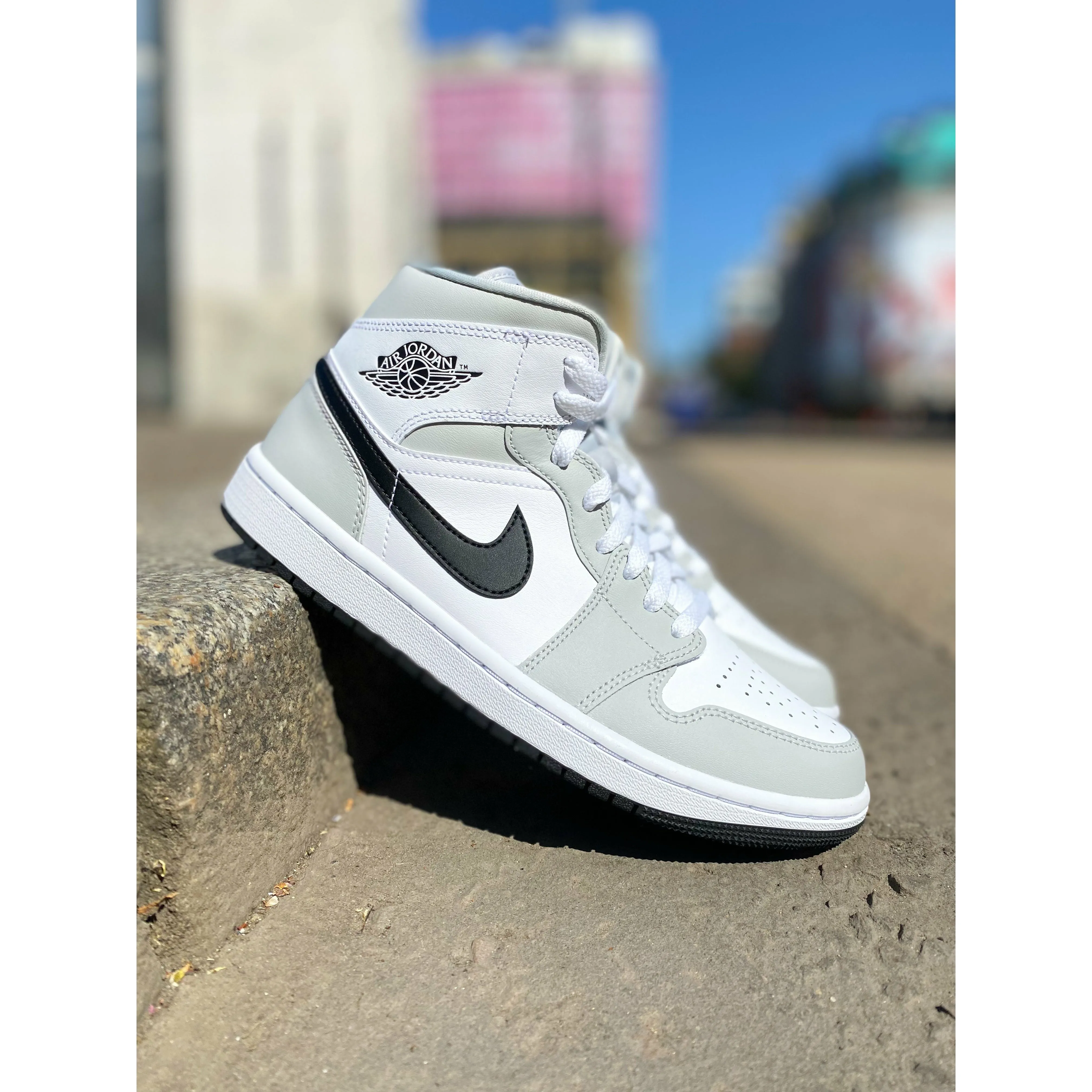 abrasion - resistant shoes Jordan 1 Mid Light Smoke Grey (W)