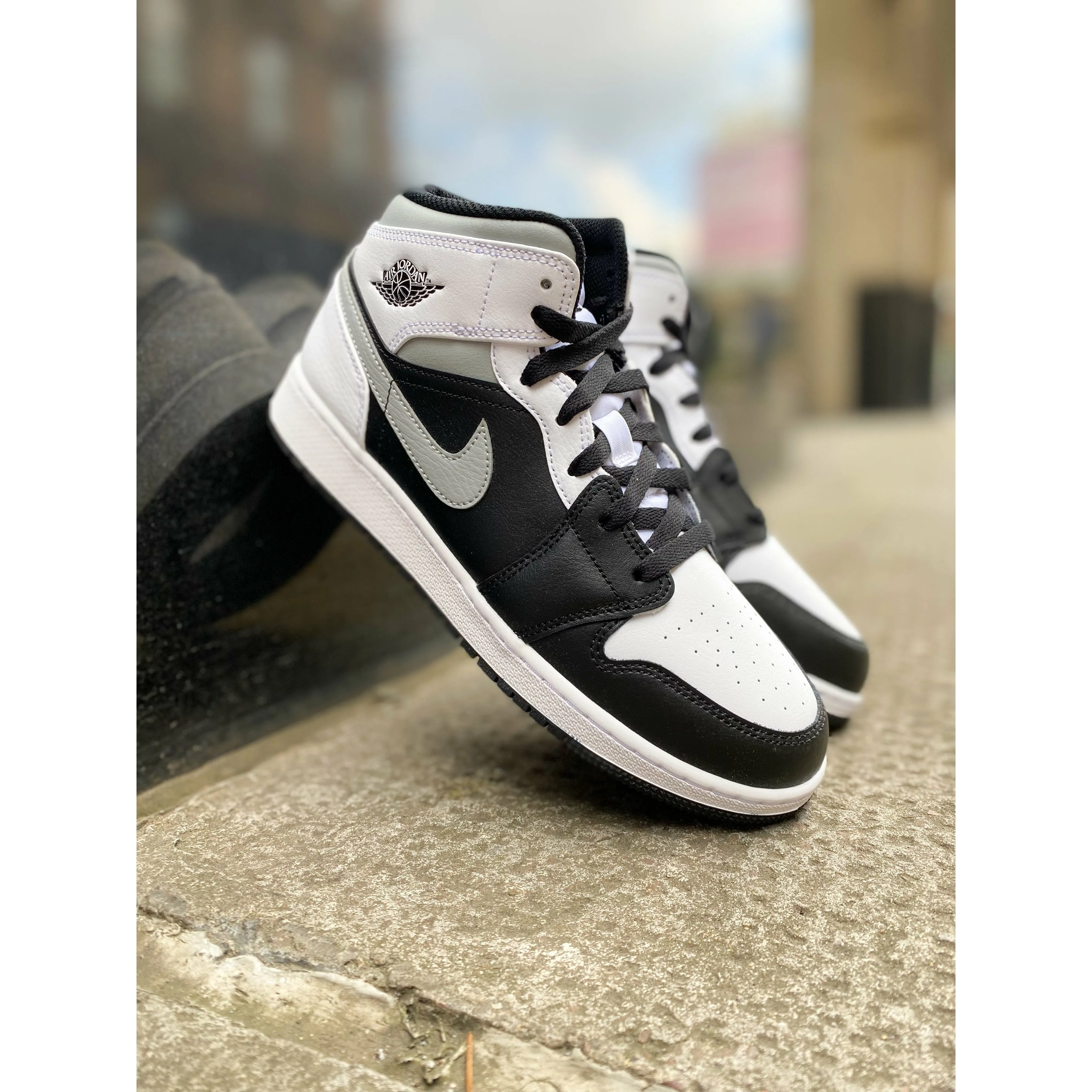 Jordan 1 Mid White Shadow lightweight pants