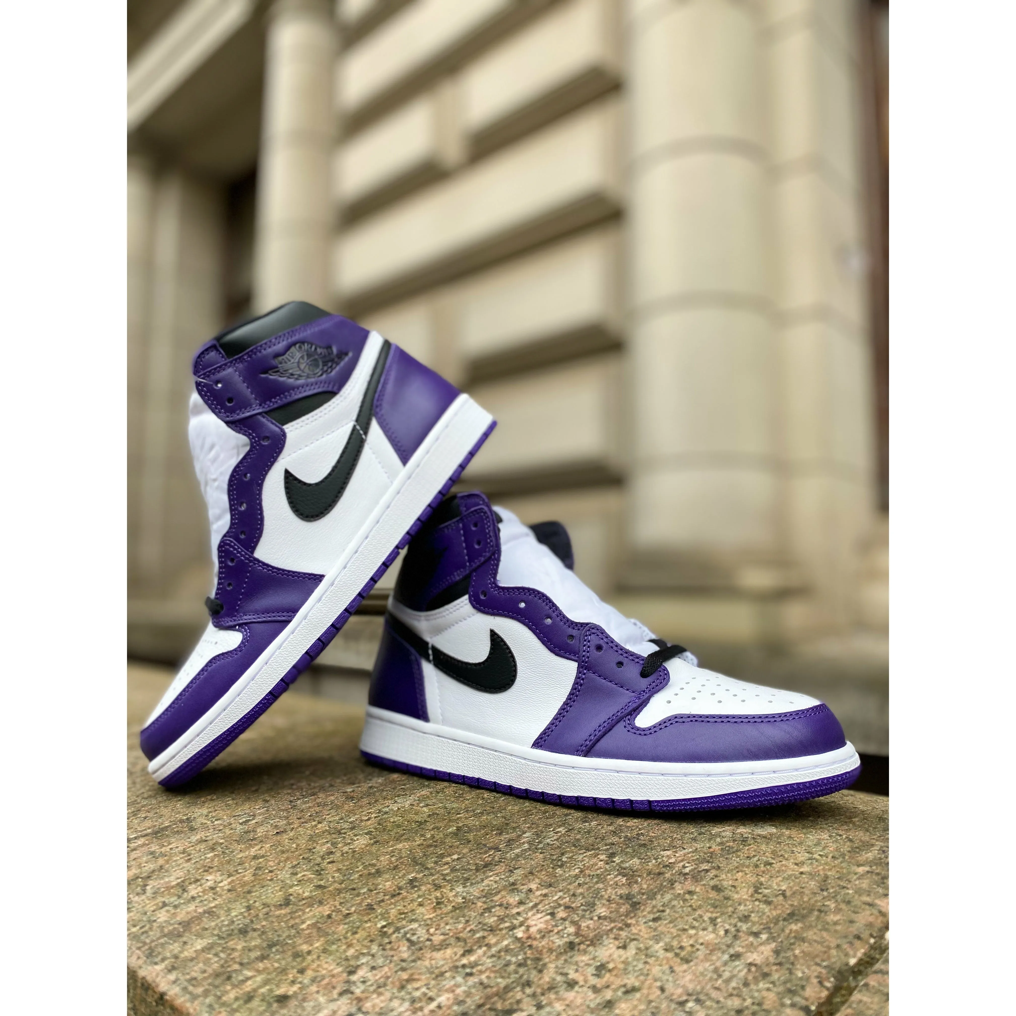 Jordan 1 Retro High Court Purple White (GS) Cold - weather running Adaptable to different weather