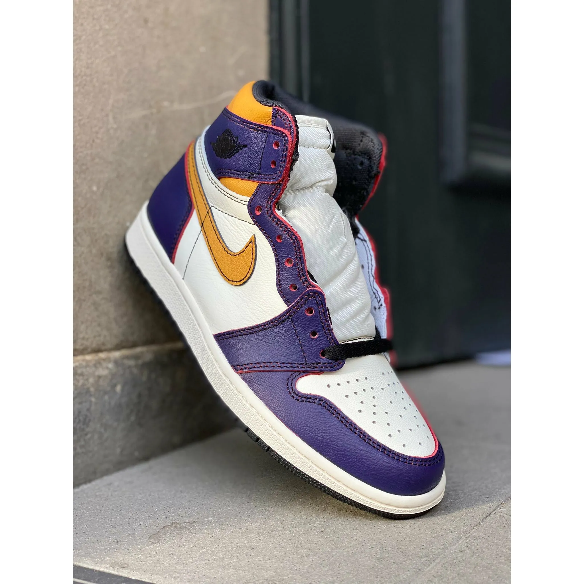 volleyball shoes cold Jordan 1 Retro High OG Defiant SB LA to Chicago