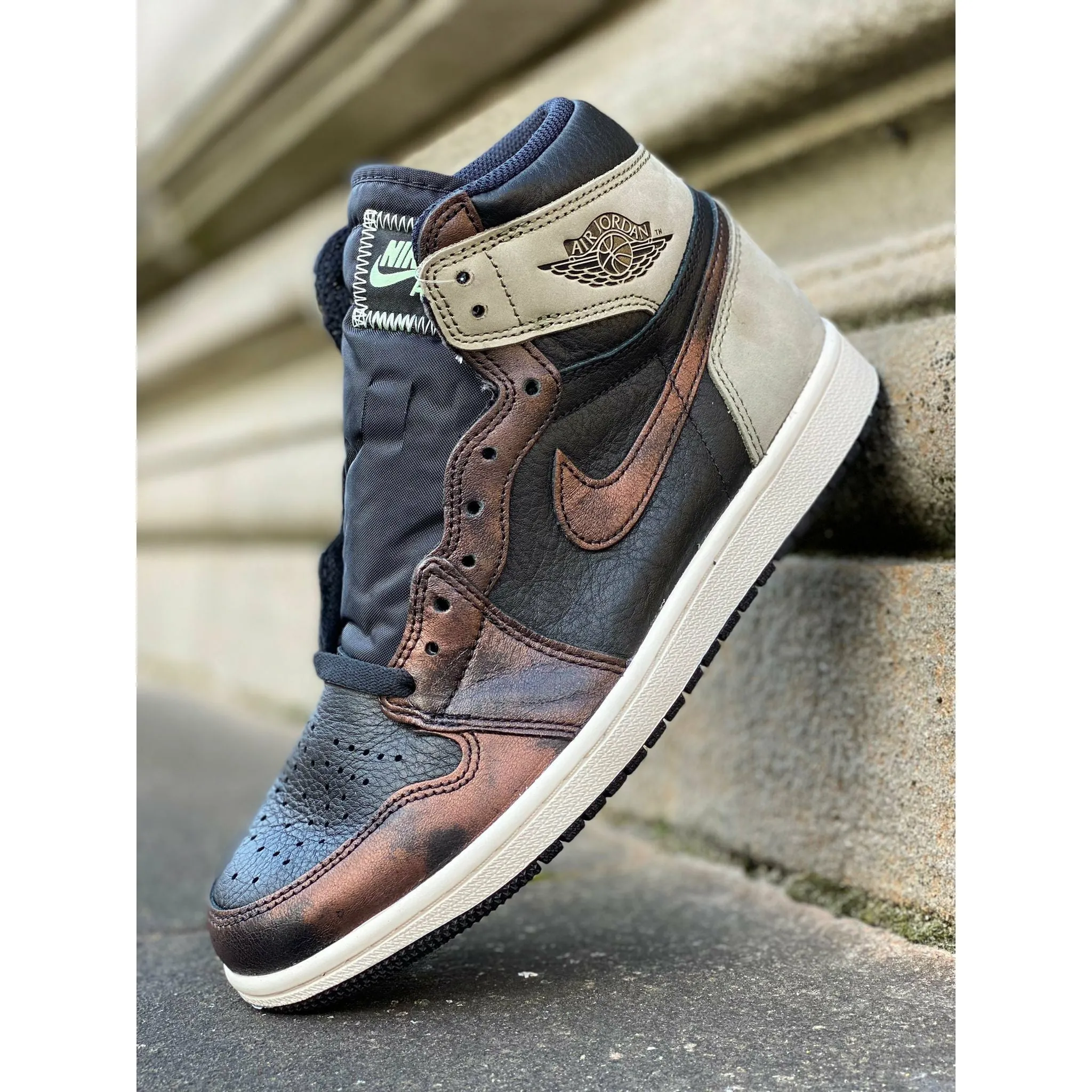 asphalt running wear Jordan 1 Retro High Patina