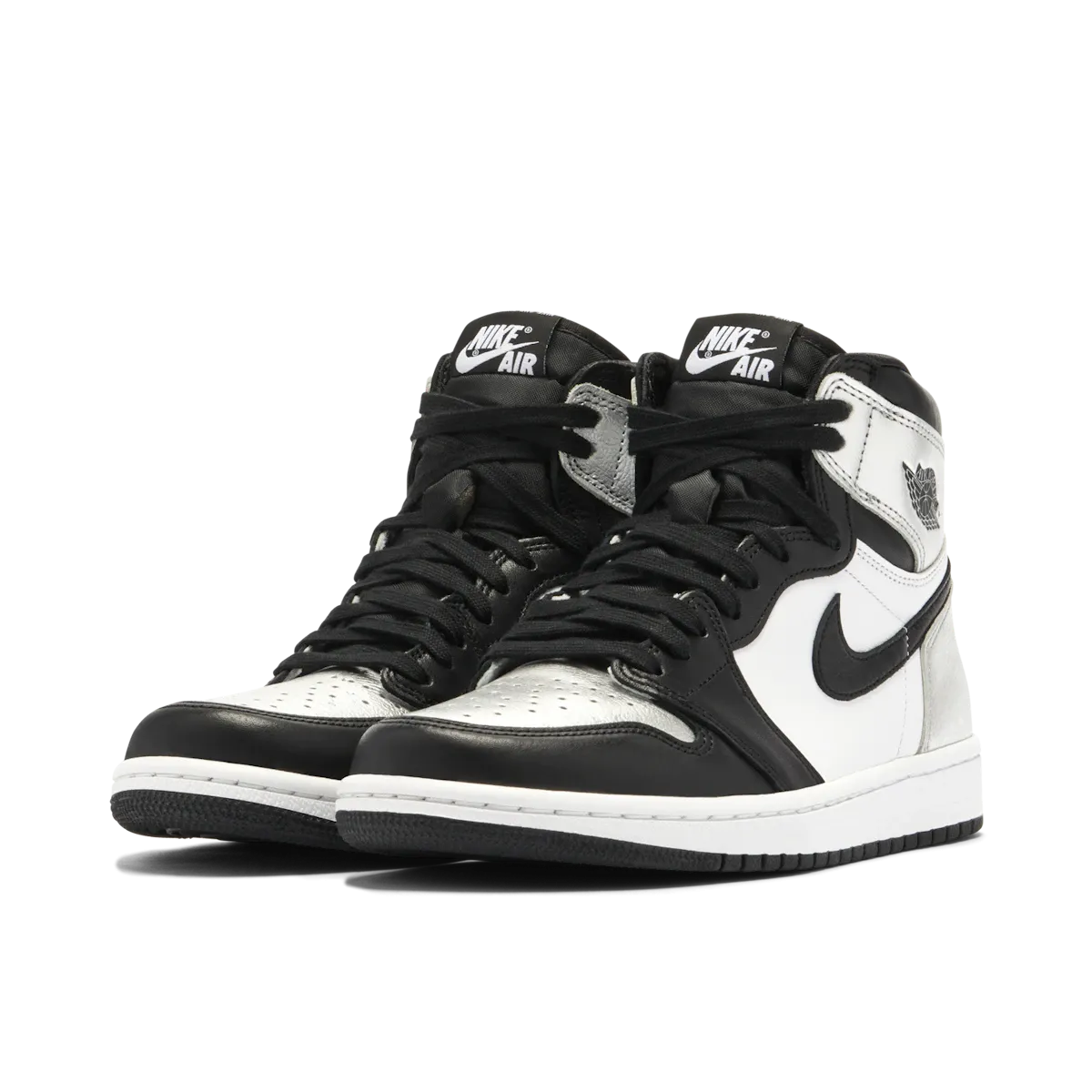 Jordan 1 Retro High Silver Toe (W) running in a famous bridge area shoes