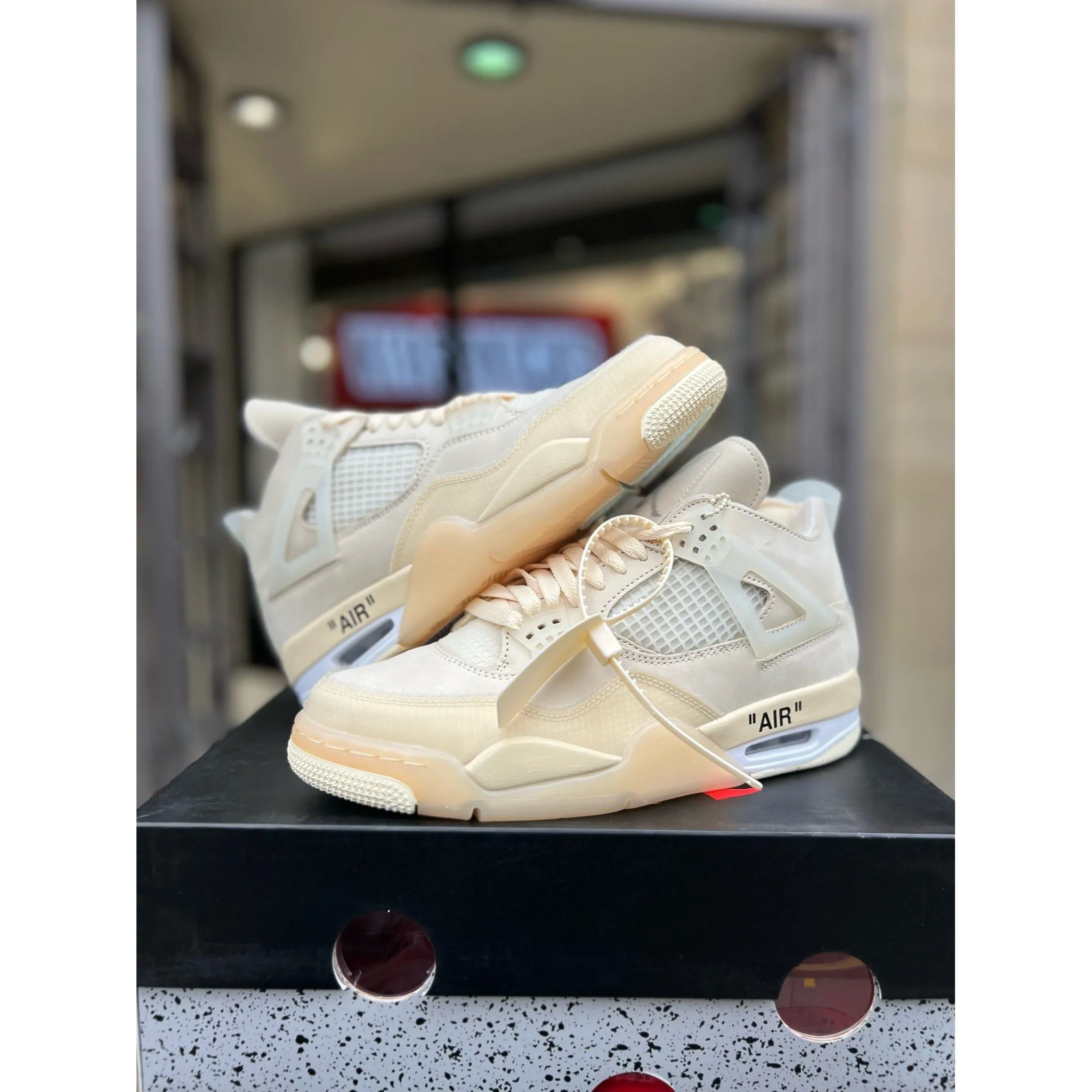 Jordan 4 Retro Off-White Sail (W) classic running gear