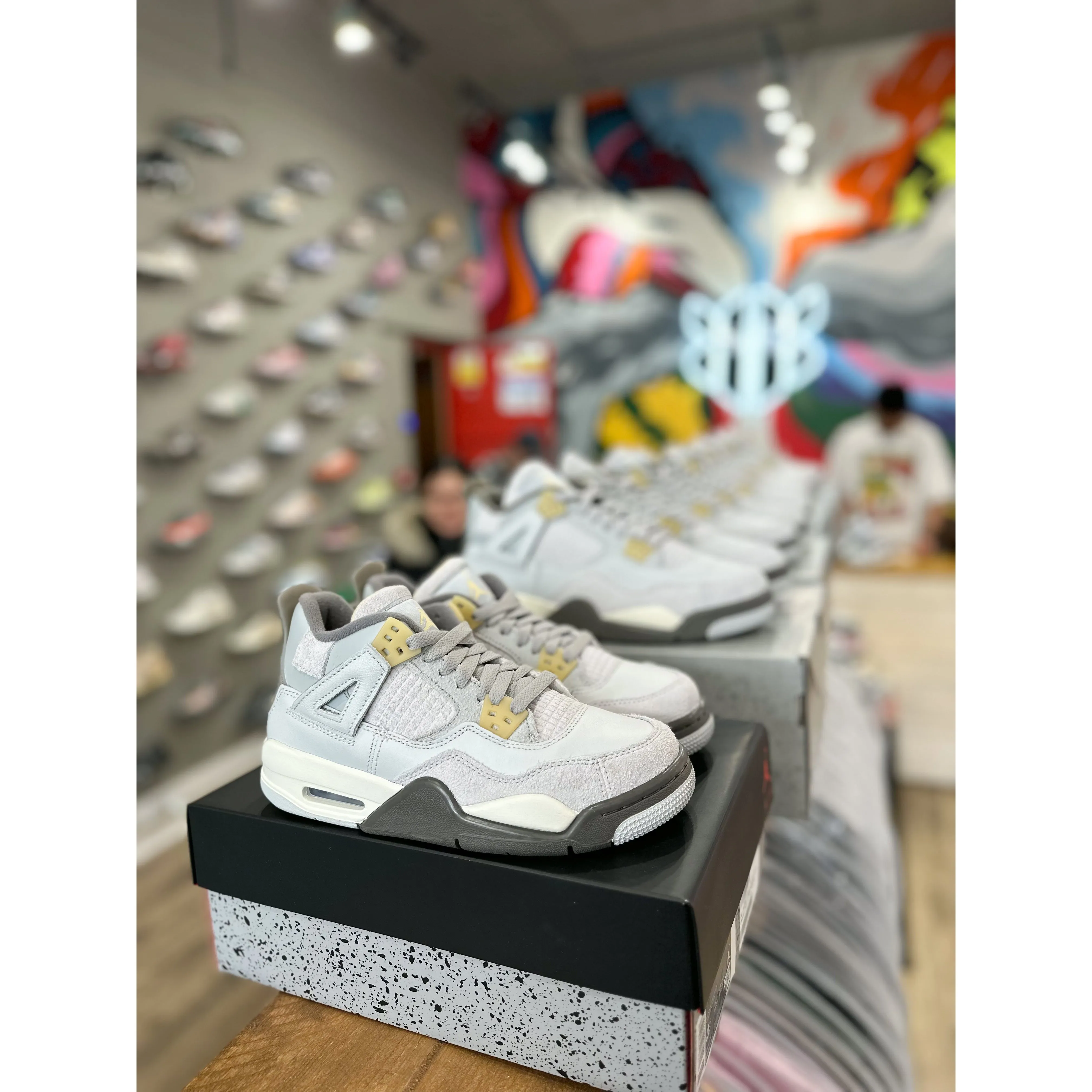 Jordan 4 Retro SE Craft Photon Dust (GS) diving shoes