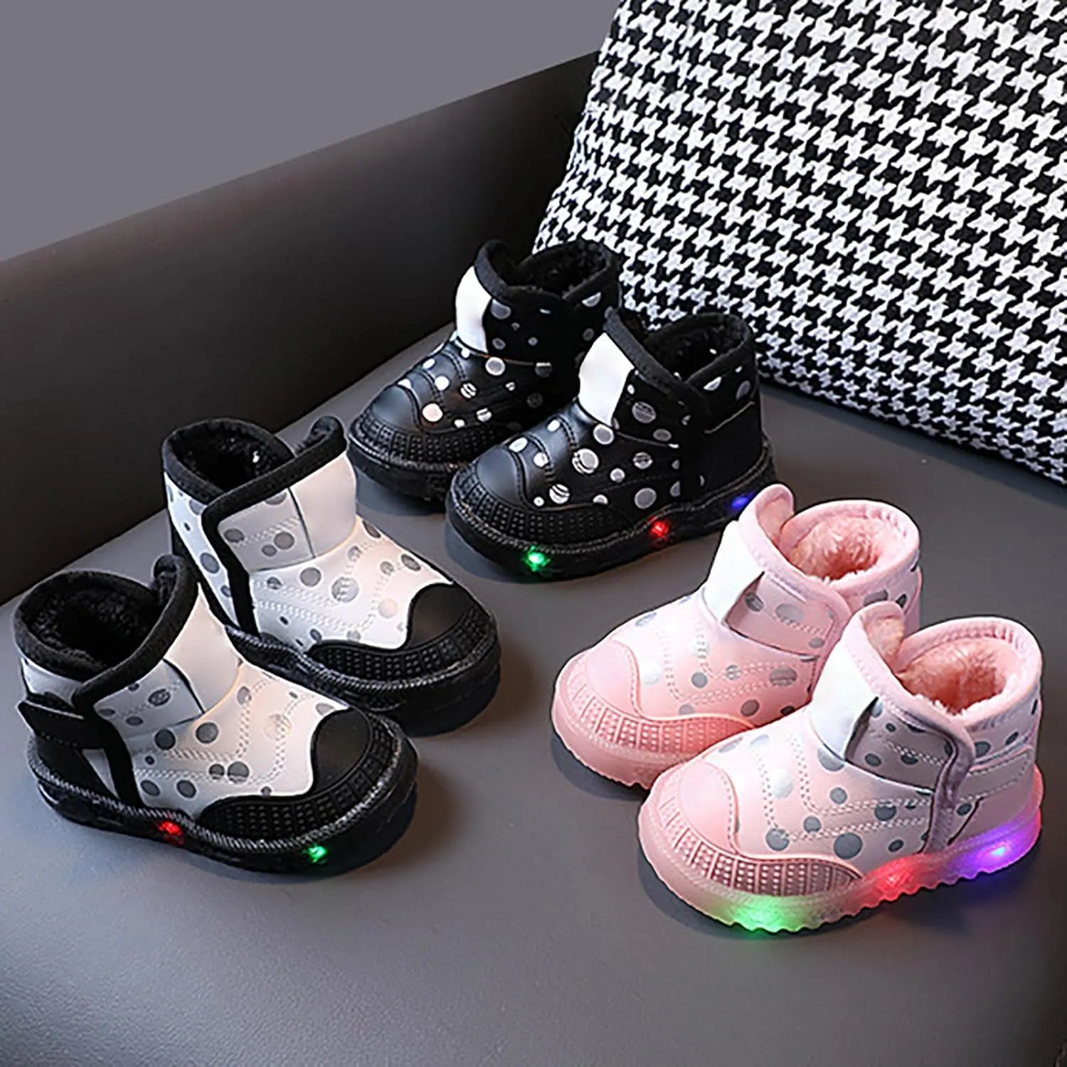 Kids LED Light Up Shoes Baby Girls Boys Breathable Flashing Slip-On Sneakers Shiny Luminous Trainers for Toddler Gifts