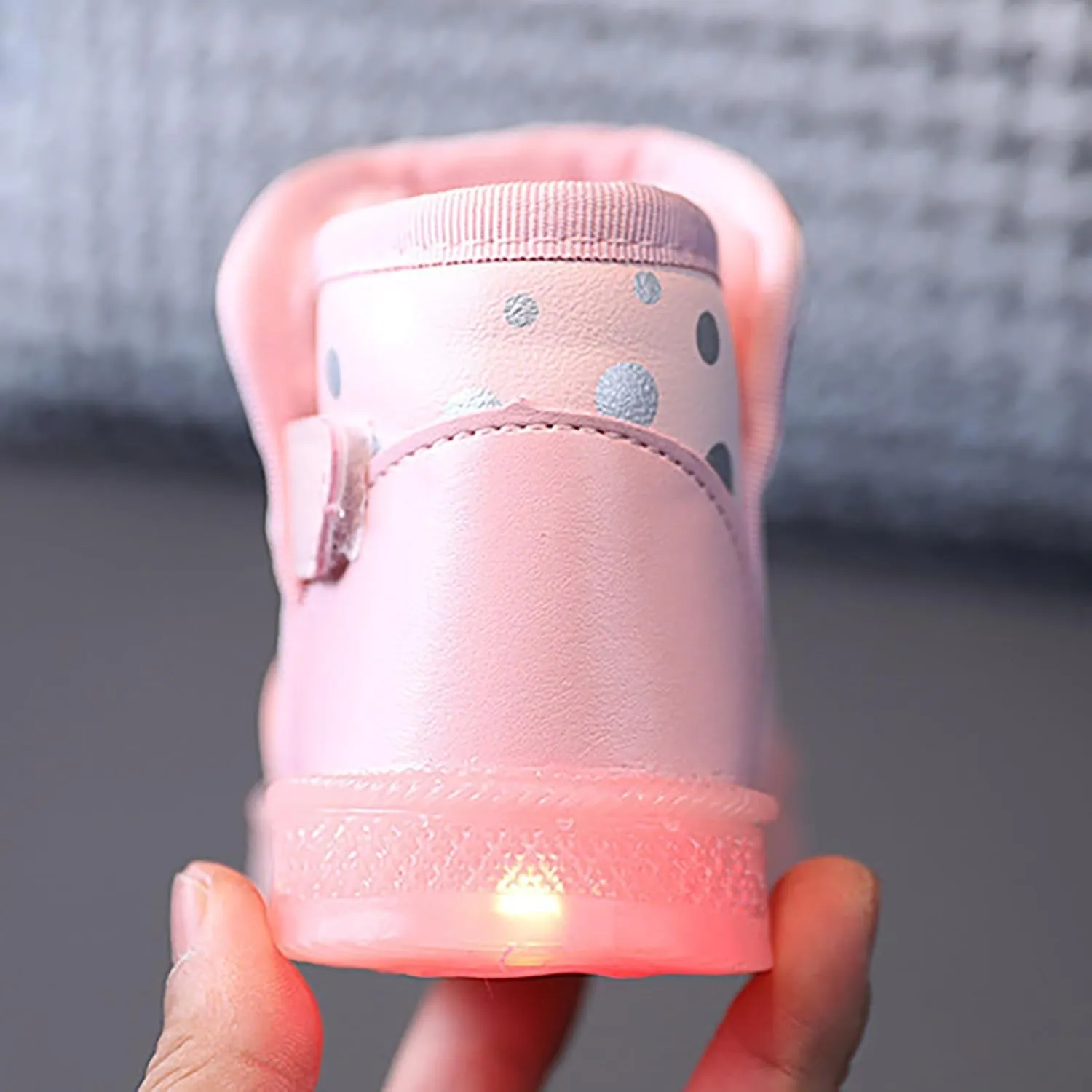 Kids LED Light Up Shoes Baby Girls Boys Breathable Flashing Slip-On Sneakers Shiny Luminous Trainers for Toddler Gifts